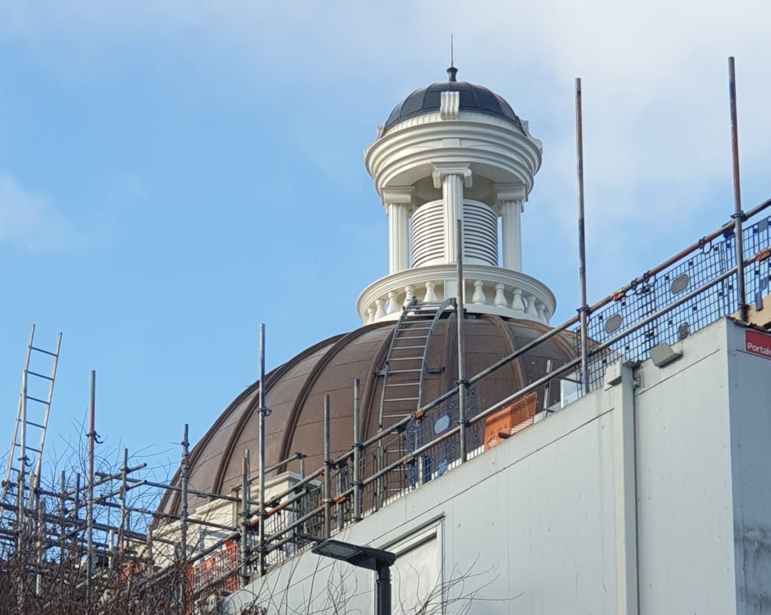 Modern balcony railings crafted in England
