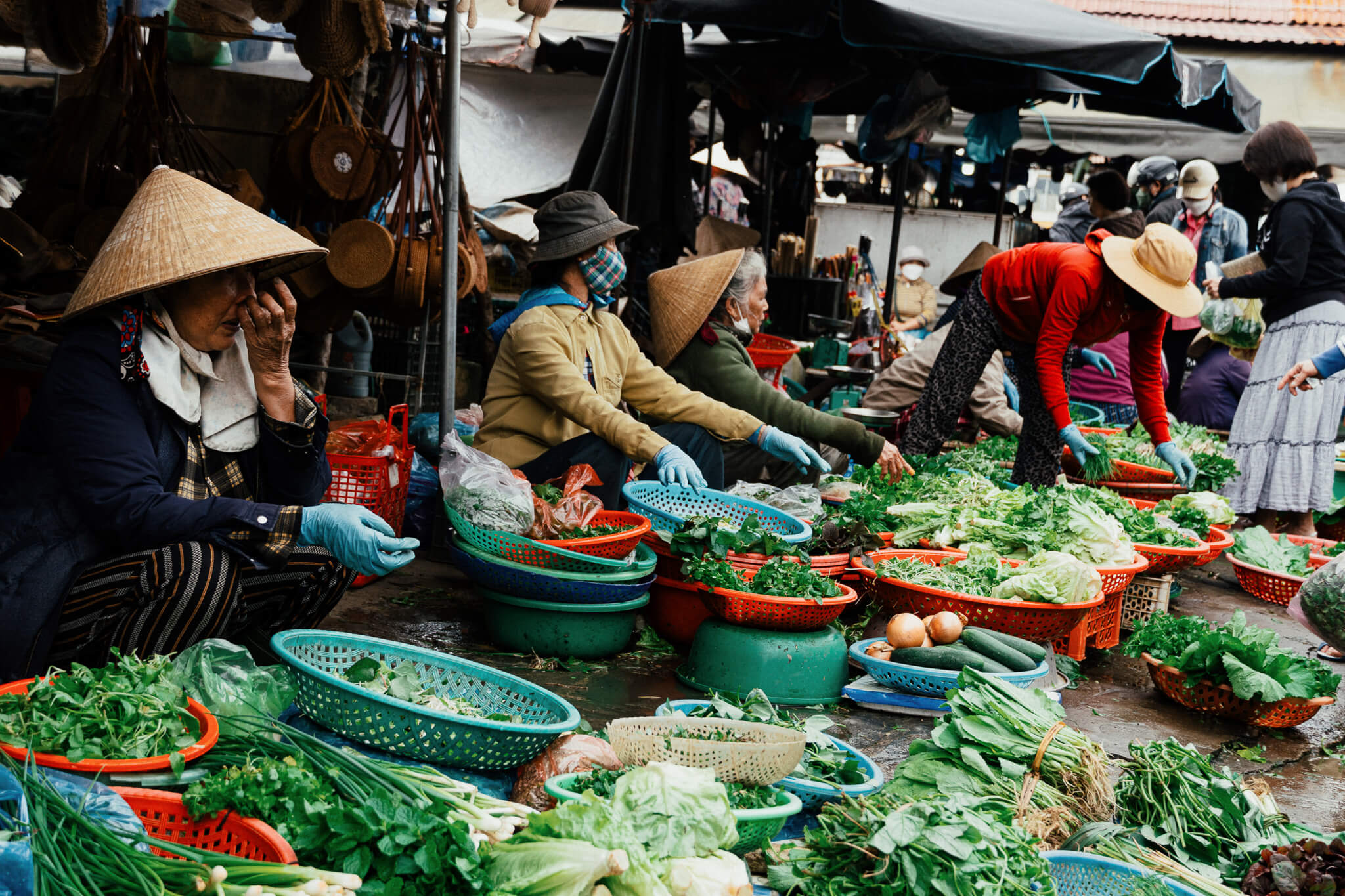 BUSY MARKET IN HOI AN, VIETNAM