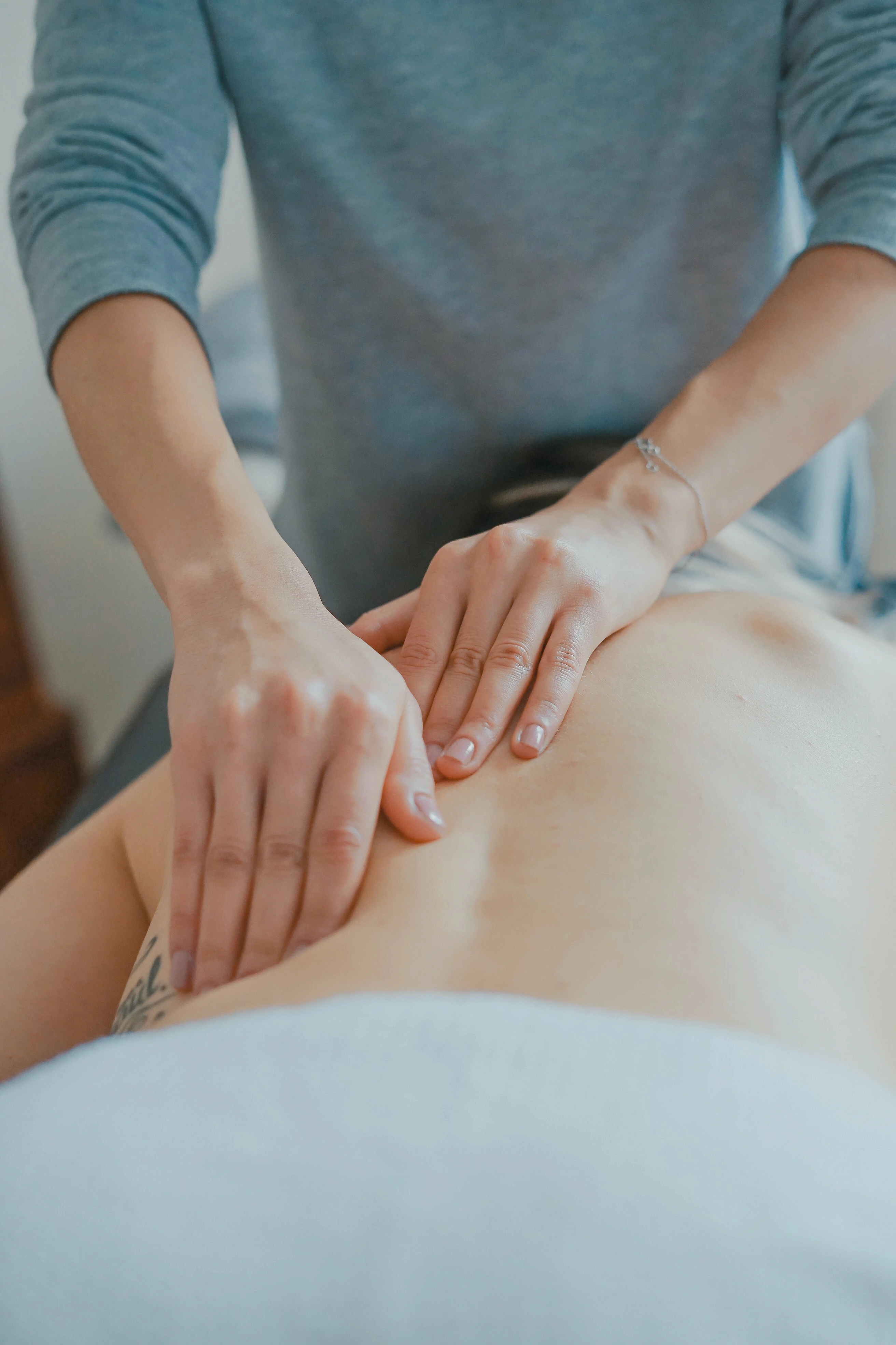 Curso de Auxiliar de Fisioterapia e Massagem - Opta Forma