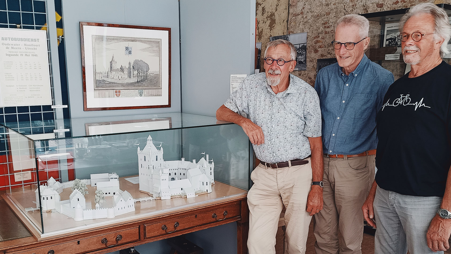 Maquette van Kasteel Montfoort met de makers - Stichting Oud Montfoort