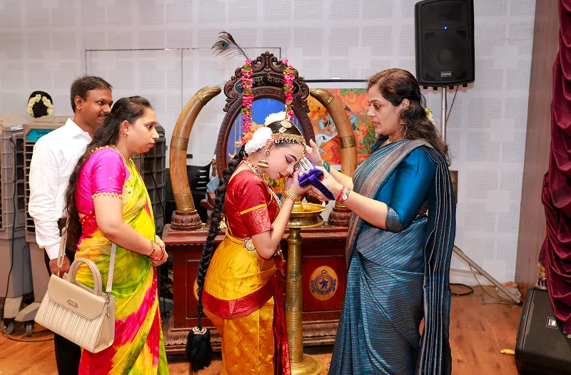 A dancer performing mohiniyattam