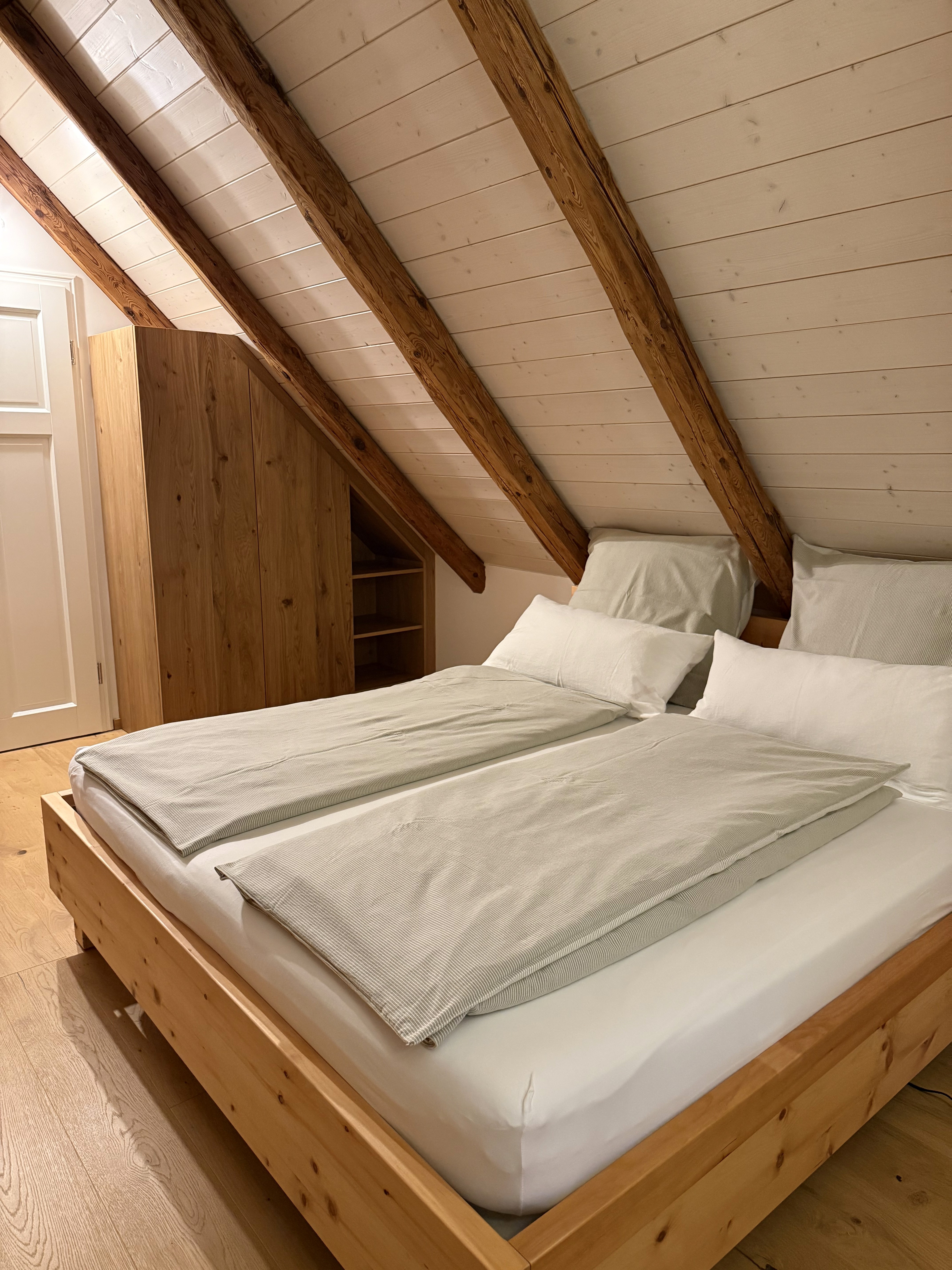 Schlafzimmer 1
