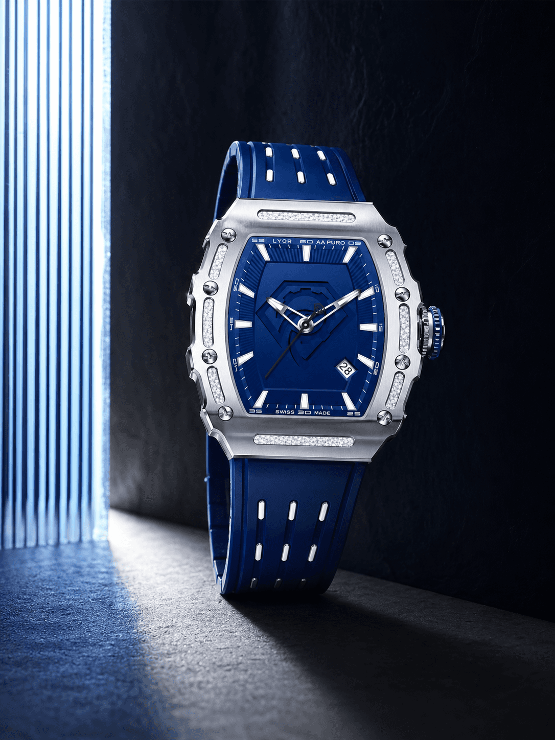 ALTURA watch inside a brown leather case