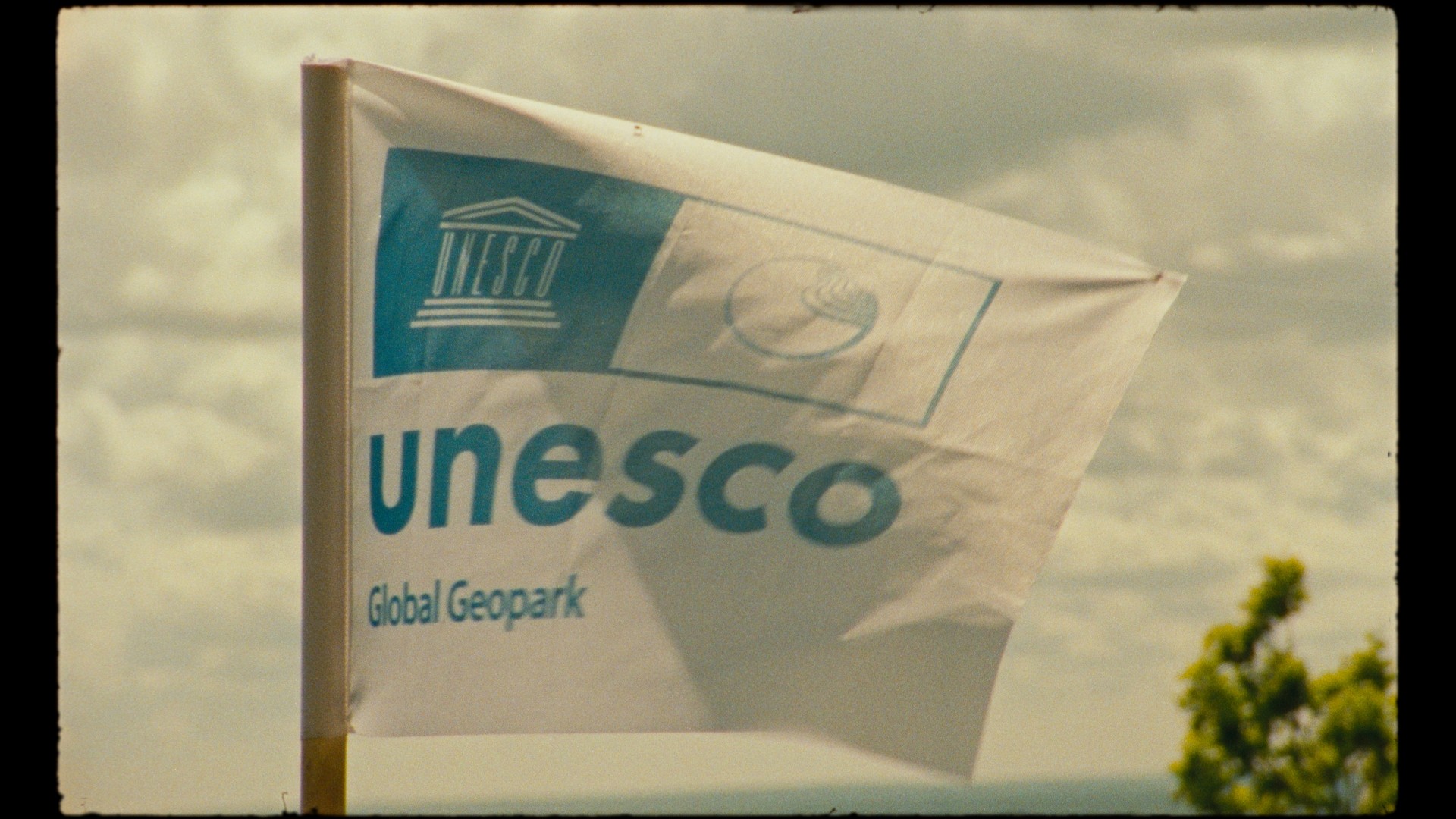 Magnetic repel image