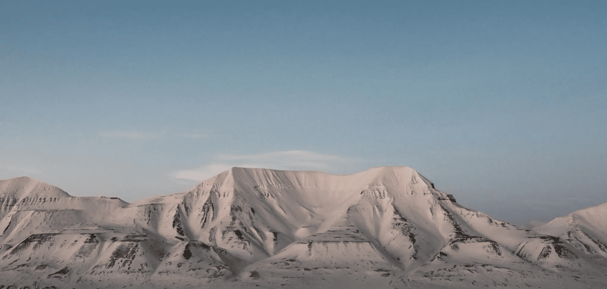 Bilde av fjell på Svalbard