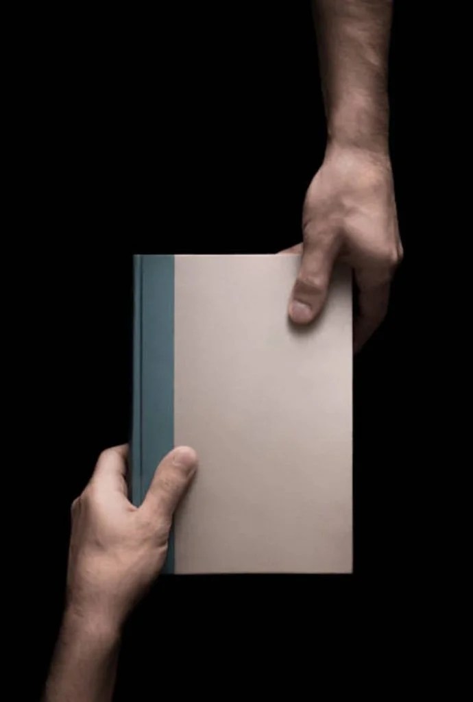 the unconventional way to handover the presentation to the next presenter 