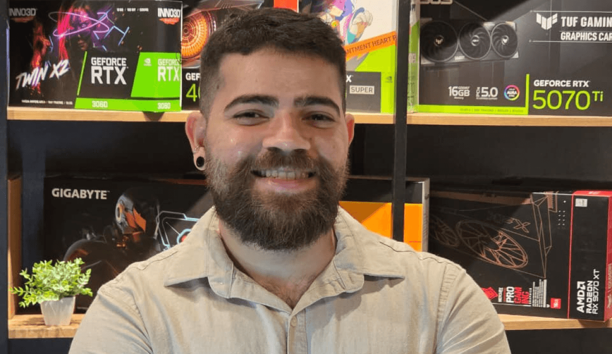 Criador da JR Informática, manutenção de computadores em São Luís.