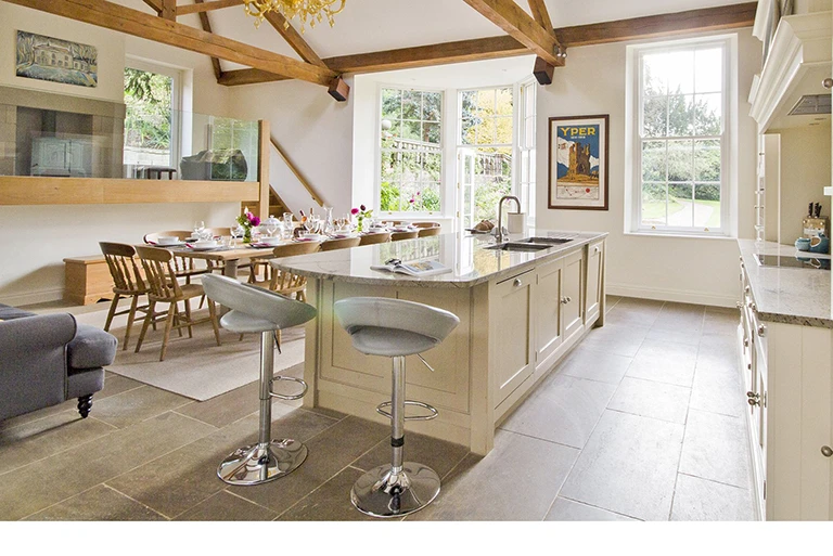 Hartingtons Heritage Tours hotel, Darley House, relaxing kitchen room