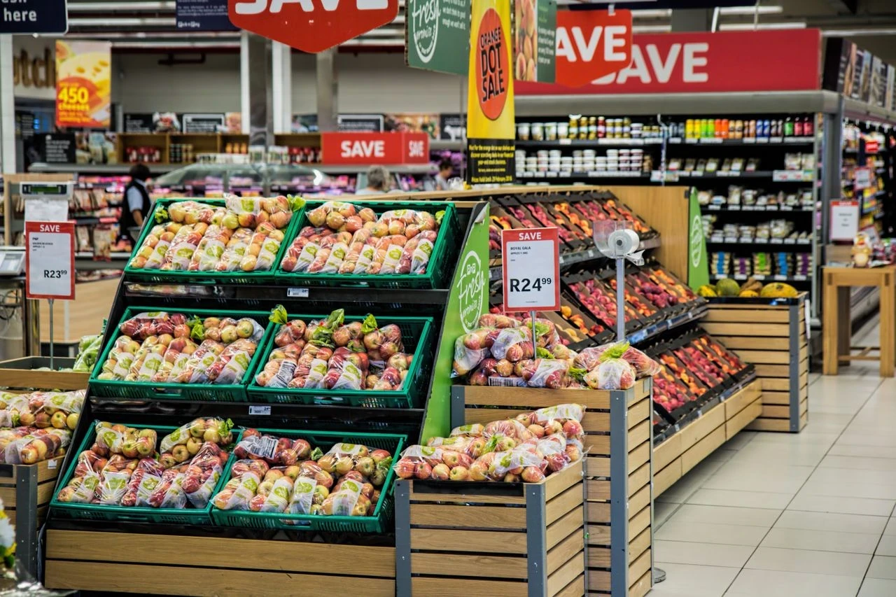 Kakémono : est-ce encore un bon investissement pour votre marque en GMS ?