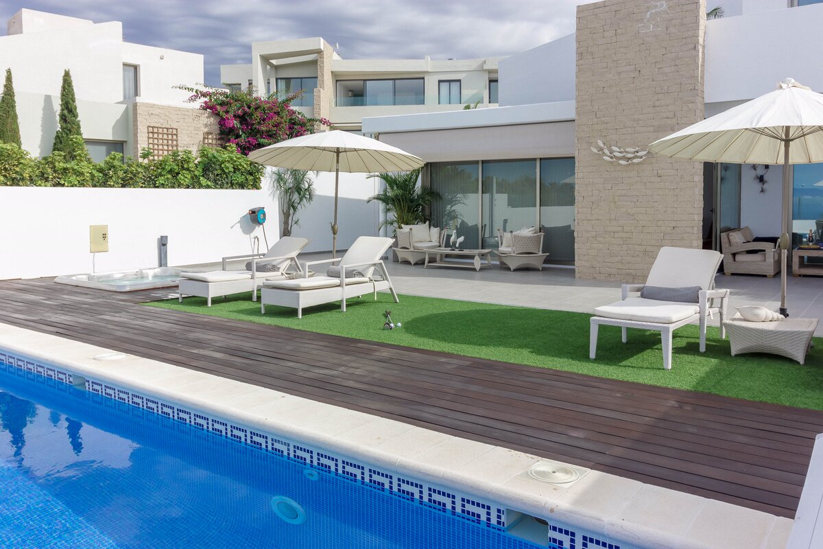 White Whale Photo 40