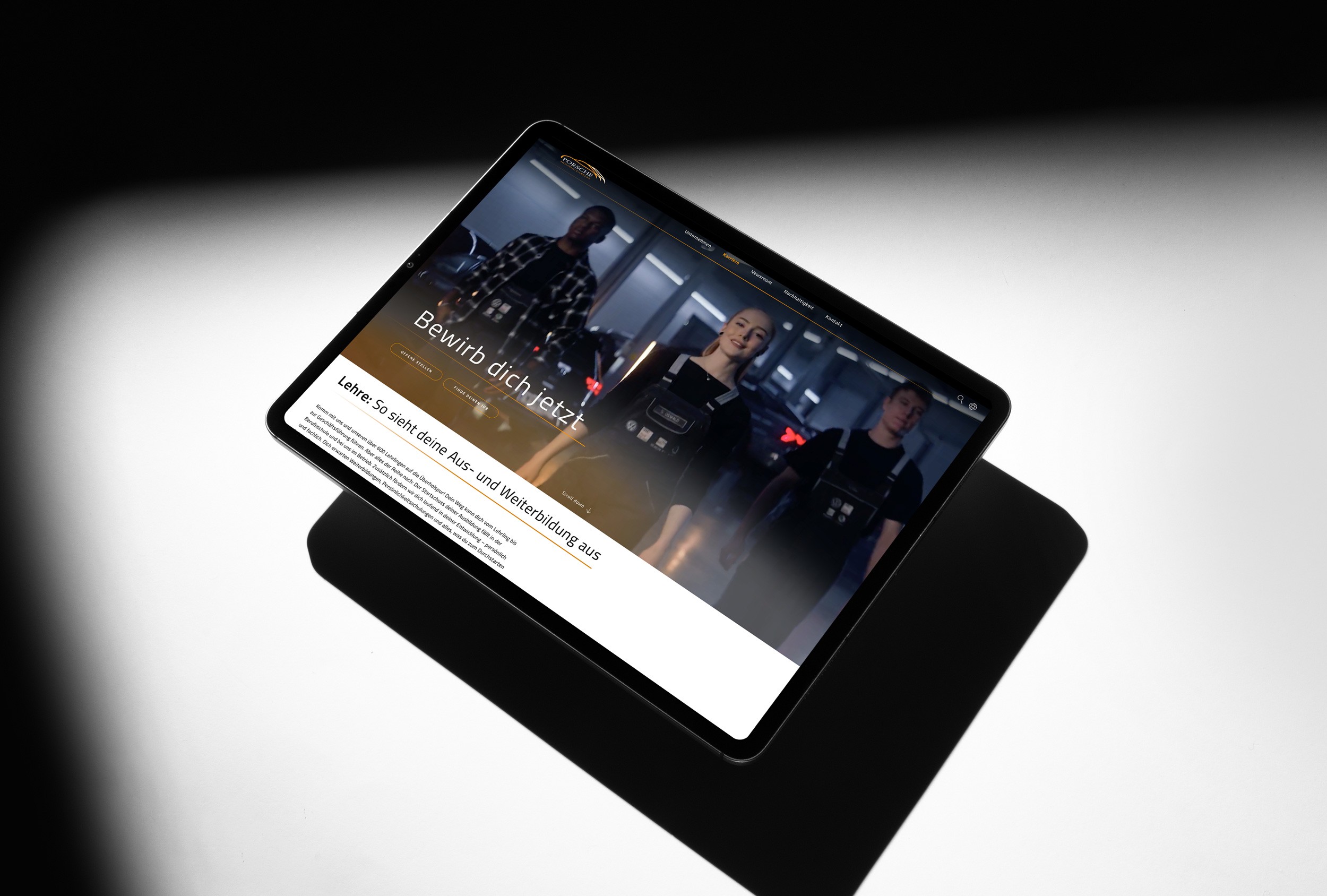 Responsive Design der Porsche Holding Website, dargestellt auf Laptop, Tablet und Smartphone für eine optimale Nutzererfahrung auf allen Geräten.