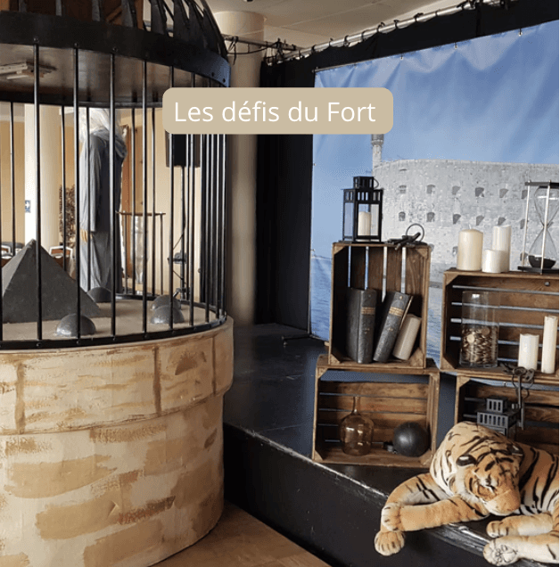 Décor animation et scénographie immersive thème des défis du fort pour soirée d’entreprise à Bordeaux