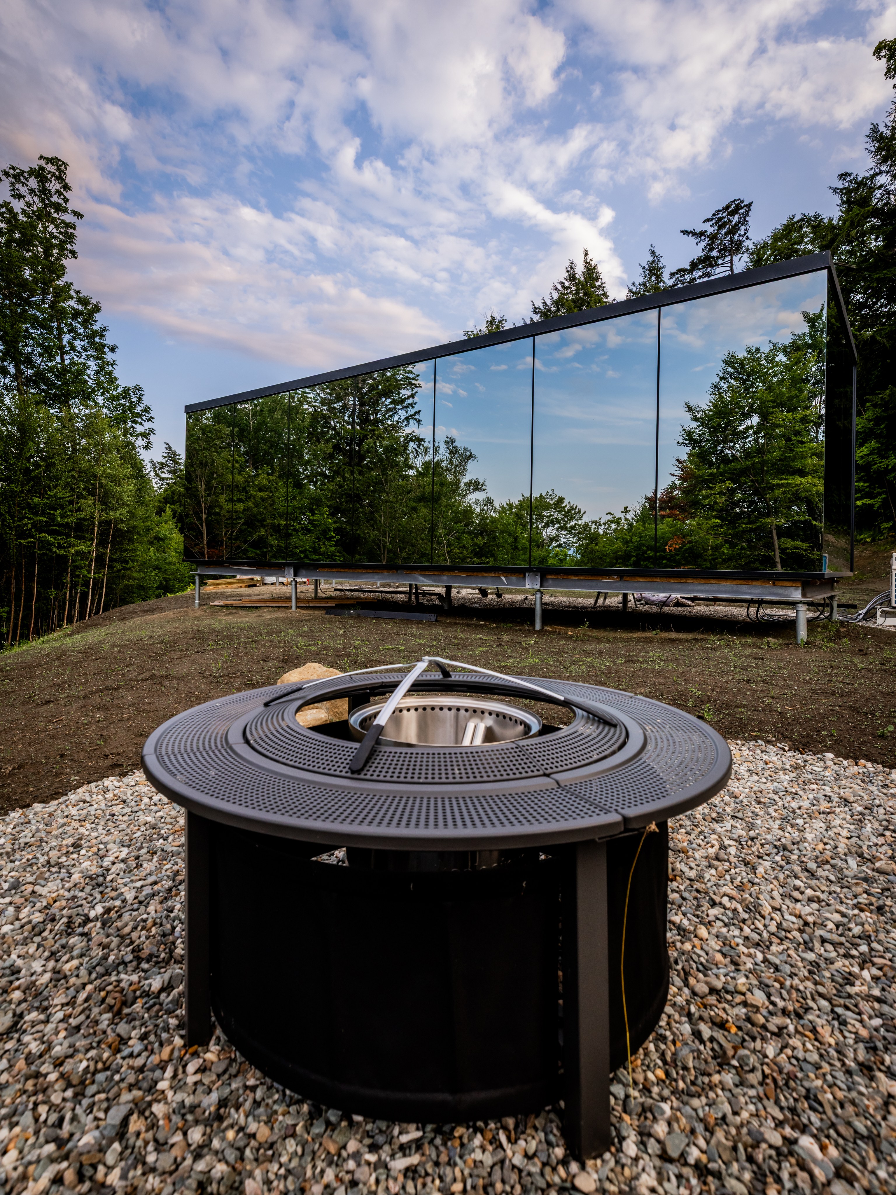 Fire pit outside Trillium Nord