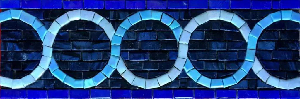 Linked Rings mosaic border, Pale blue on navy, hand-cut — reference H-20, Mosaiclegs Art Studio