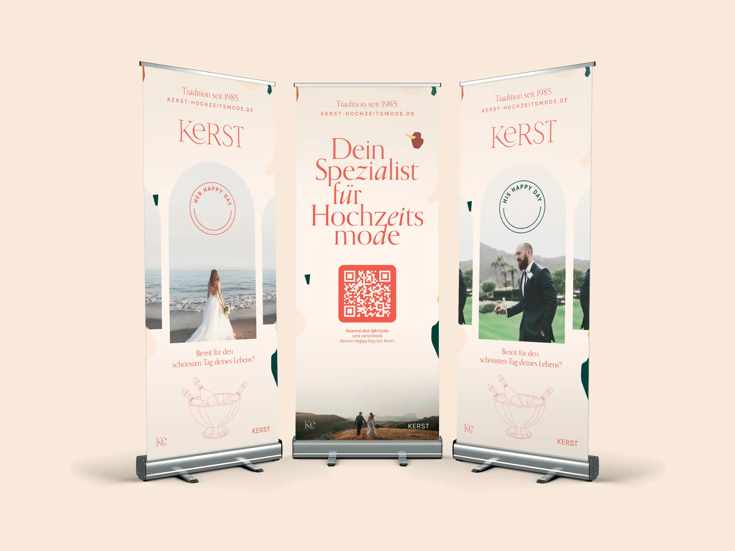 Drei Roll-up-Banner für Kerst Hochzeitsmode mit Markenlogos, QR-Code zur Terminbuchung, Her- und His-Happy-Day-Motiven sowie Claim Dein Spezialist für Hochzeitsmode.