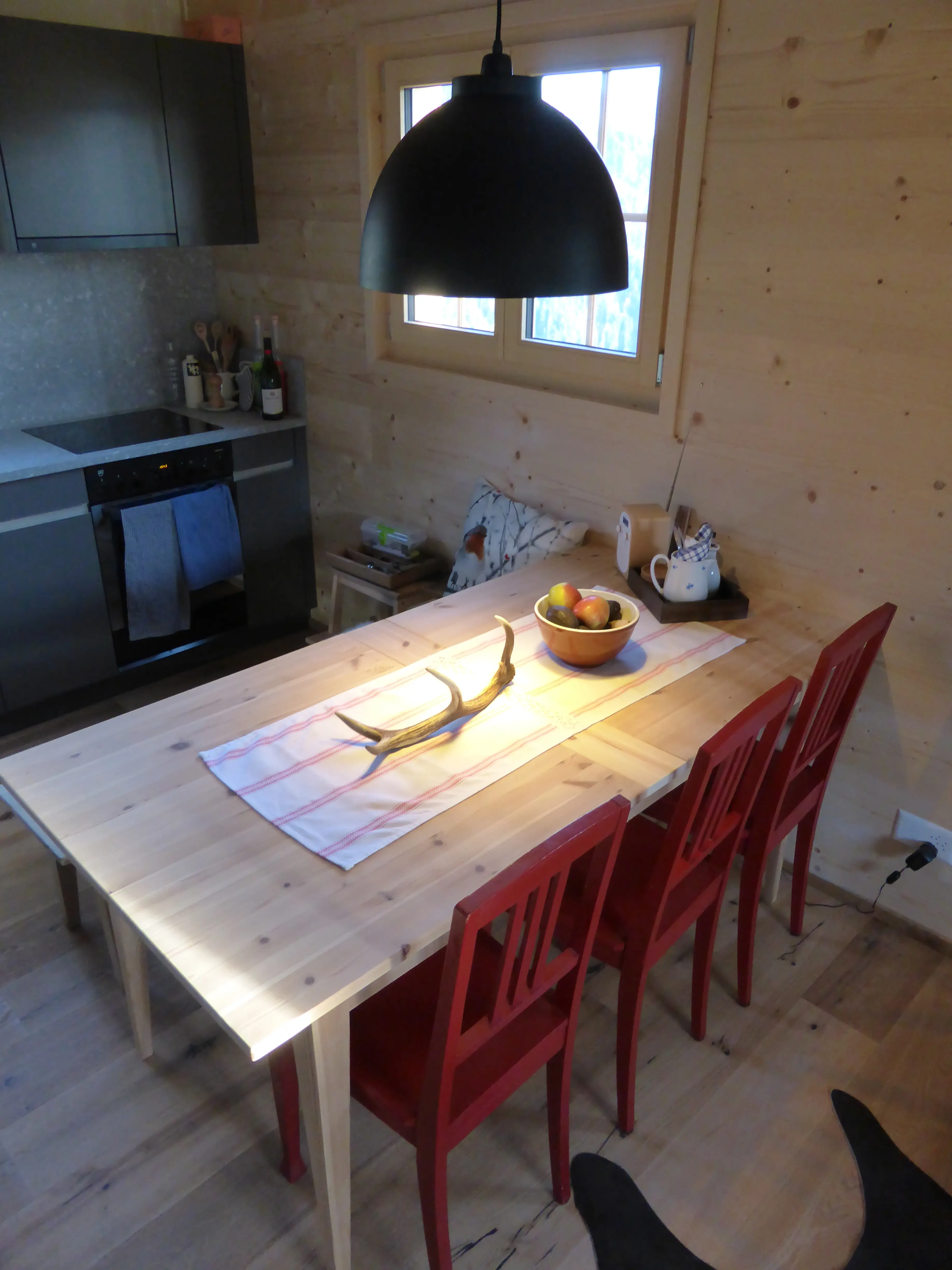 Neubau Ferienhaus Seewis Küche - Niggli Architektur Grüsch