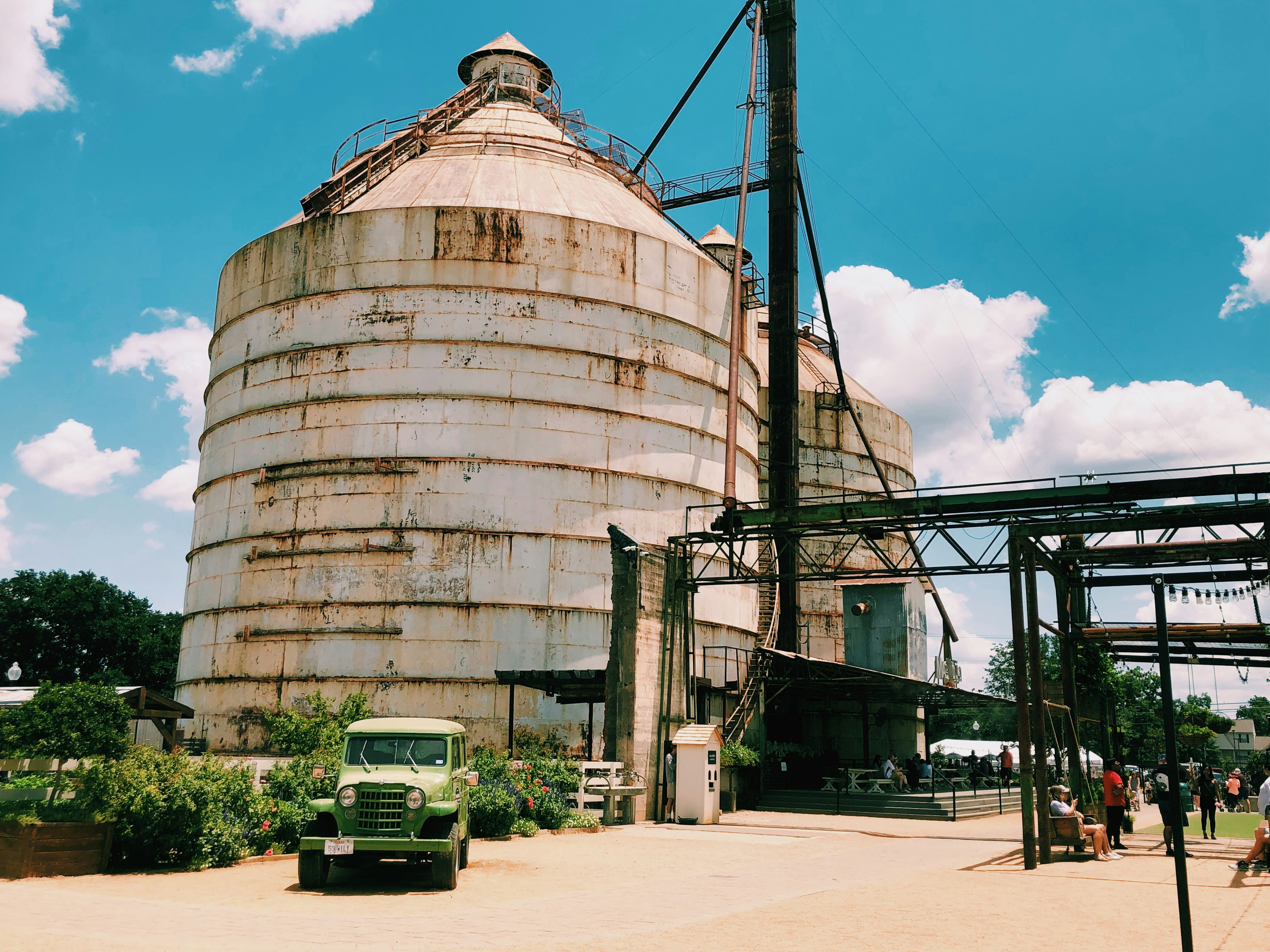Magnolia silos