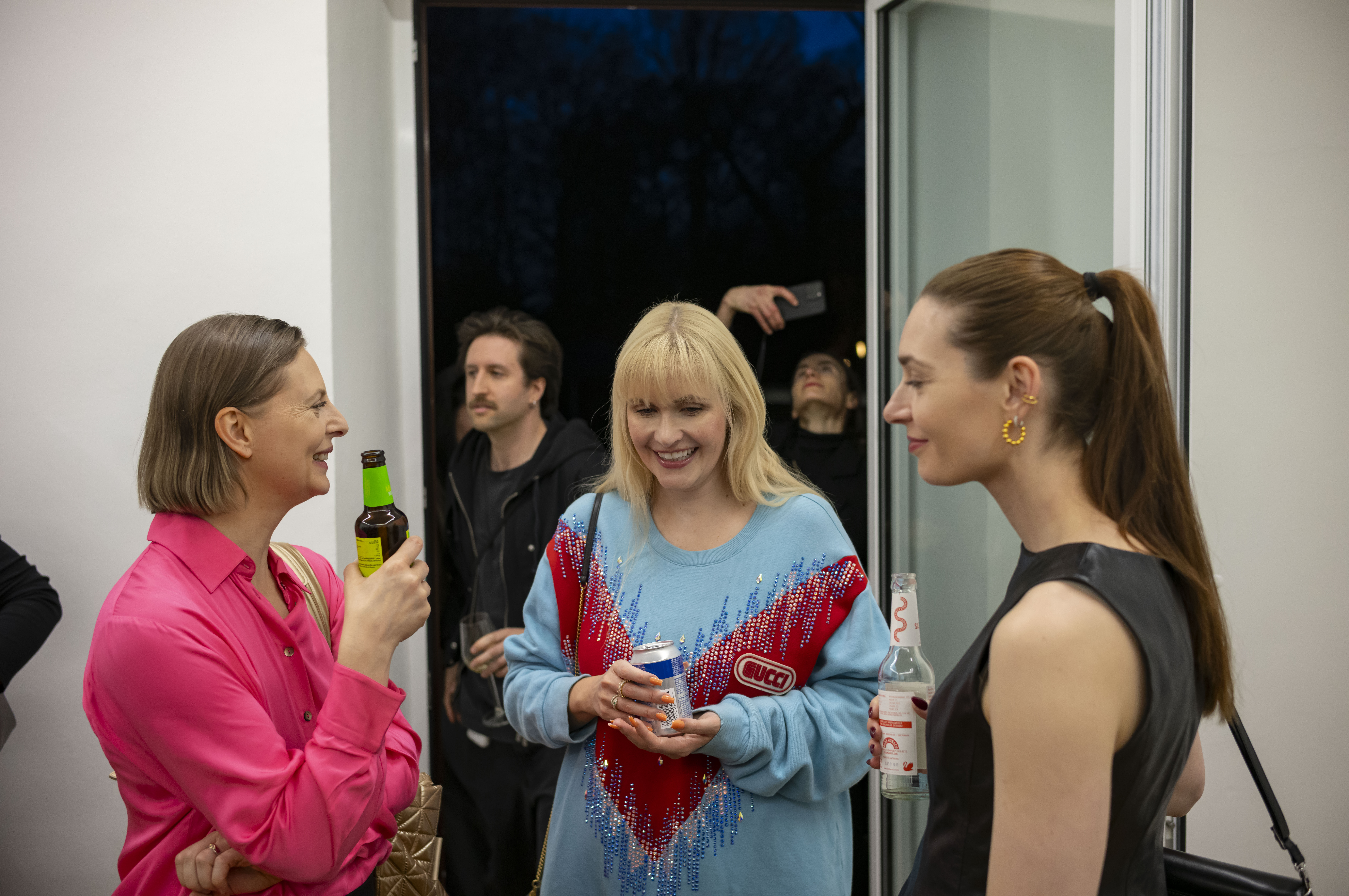 Entrepreneurs engaging in a lively discussion during a Bizz Buzz networking event.