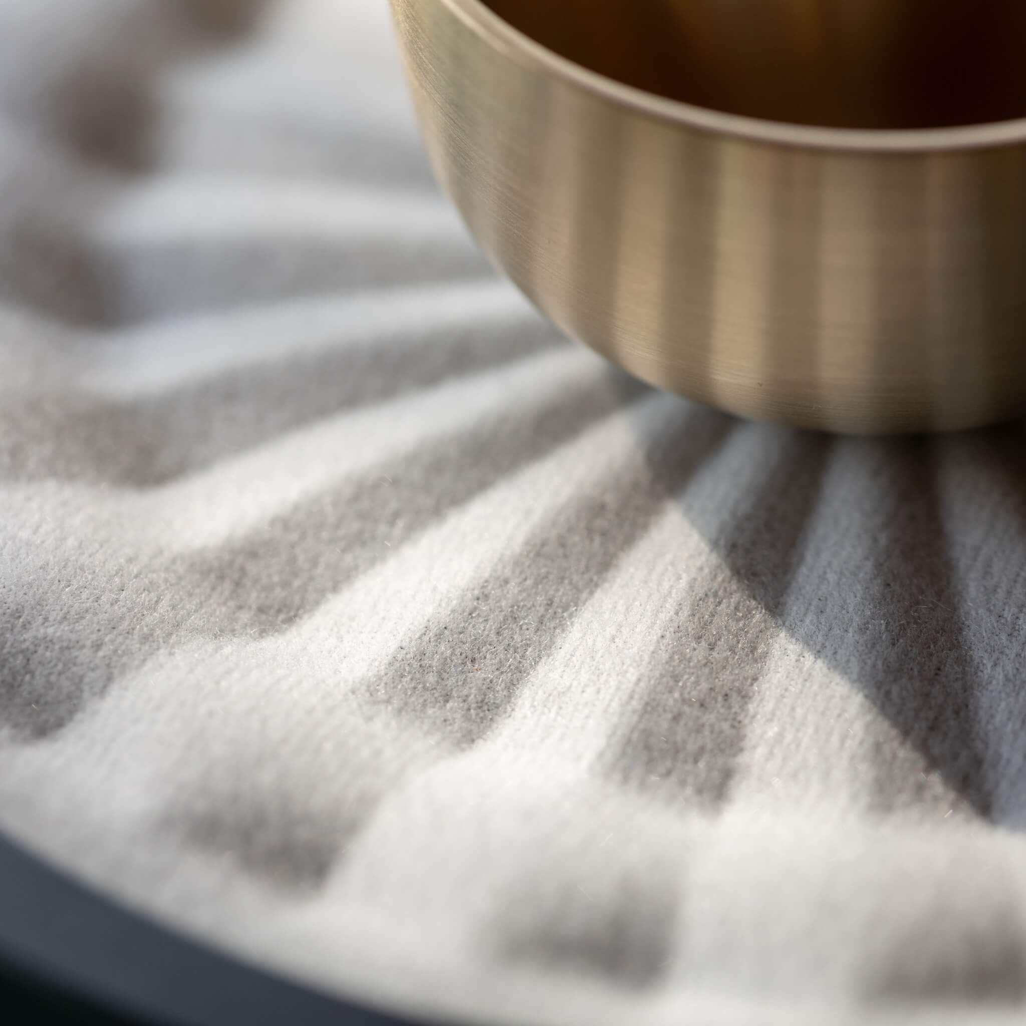 TAOO Kinetic Timer in white close up 