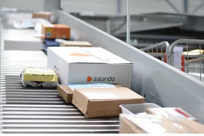 How Predicting Delivery Delays Increases Customer Satisfaction in E-commerce