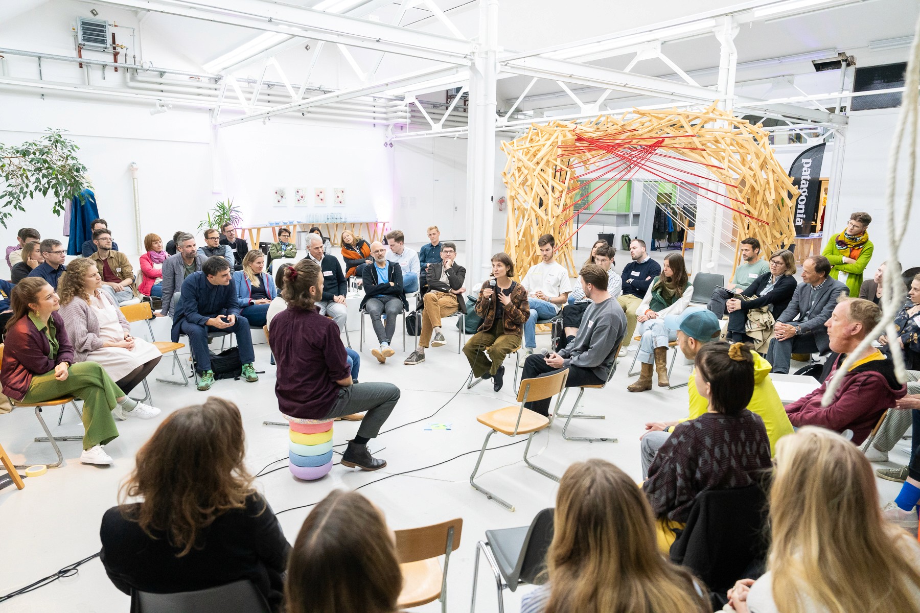 Photo géométrique d’un bâtiment.