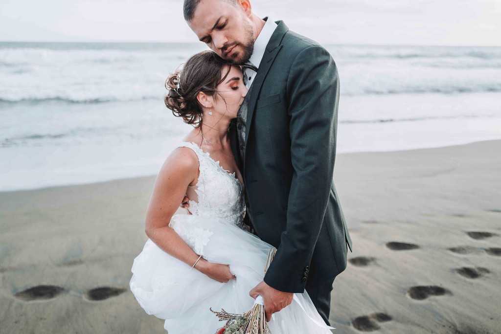 Portrait de mariée éditorial à La Réunion capturé avec optique Leica par David Dijoux