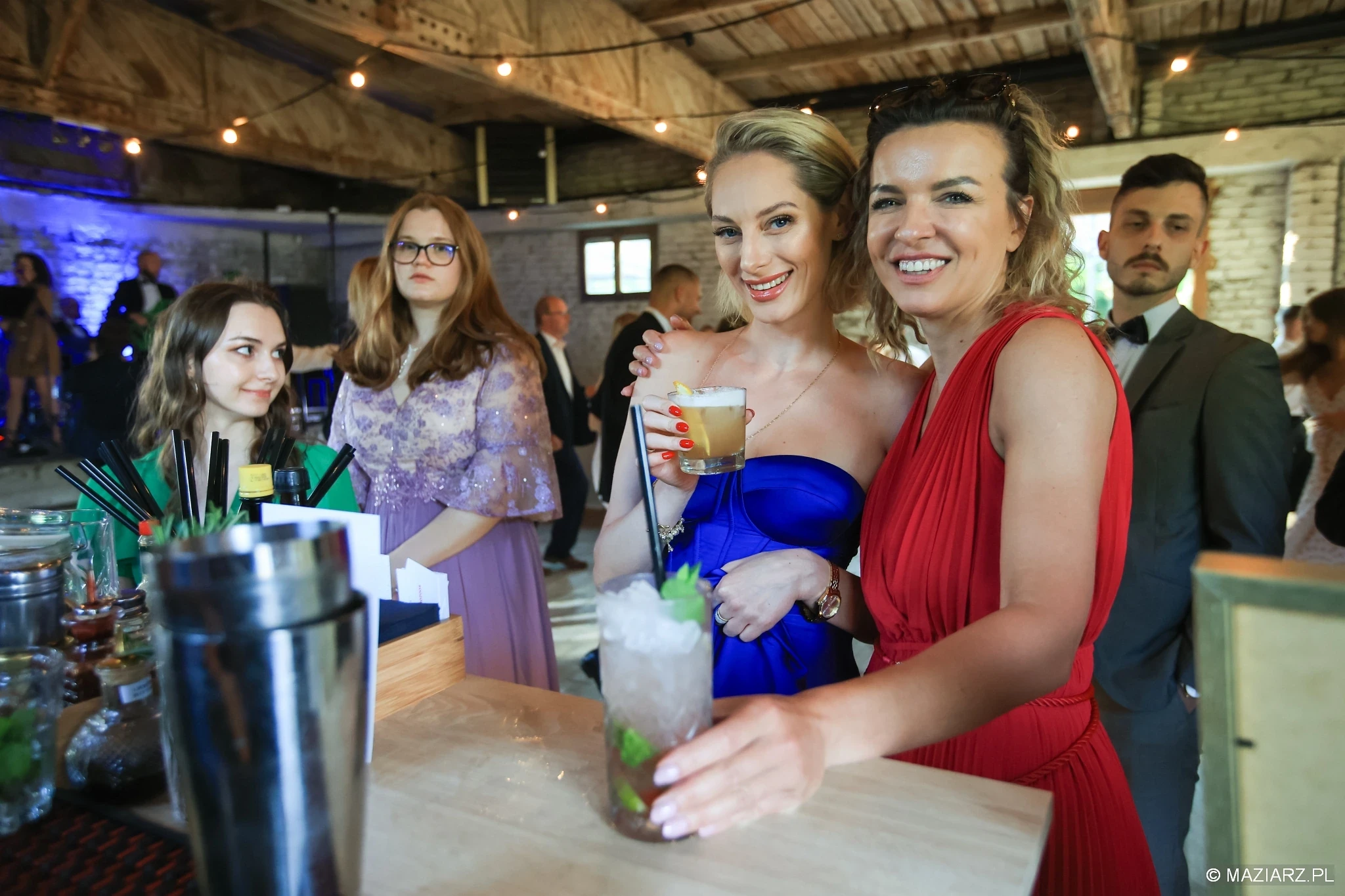 goście mobilnego baru na wesele zachwyceni obsługą barmańską