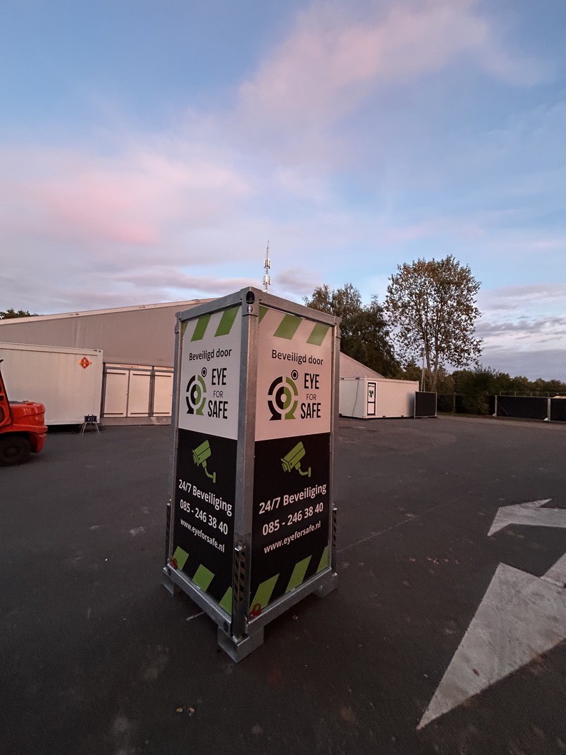 Een terrein die wordt beveiligd door de cameramsten van Eye for Safe