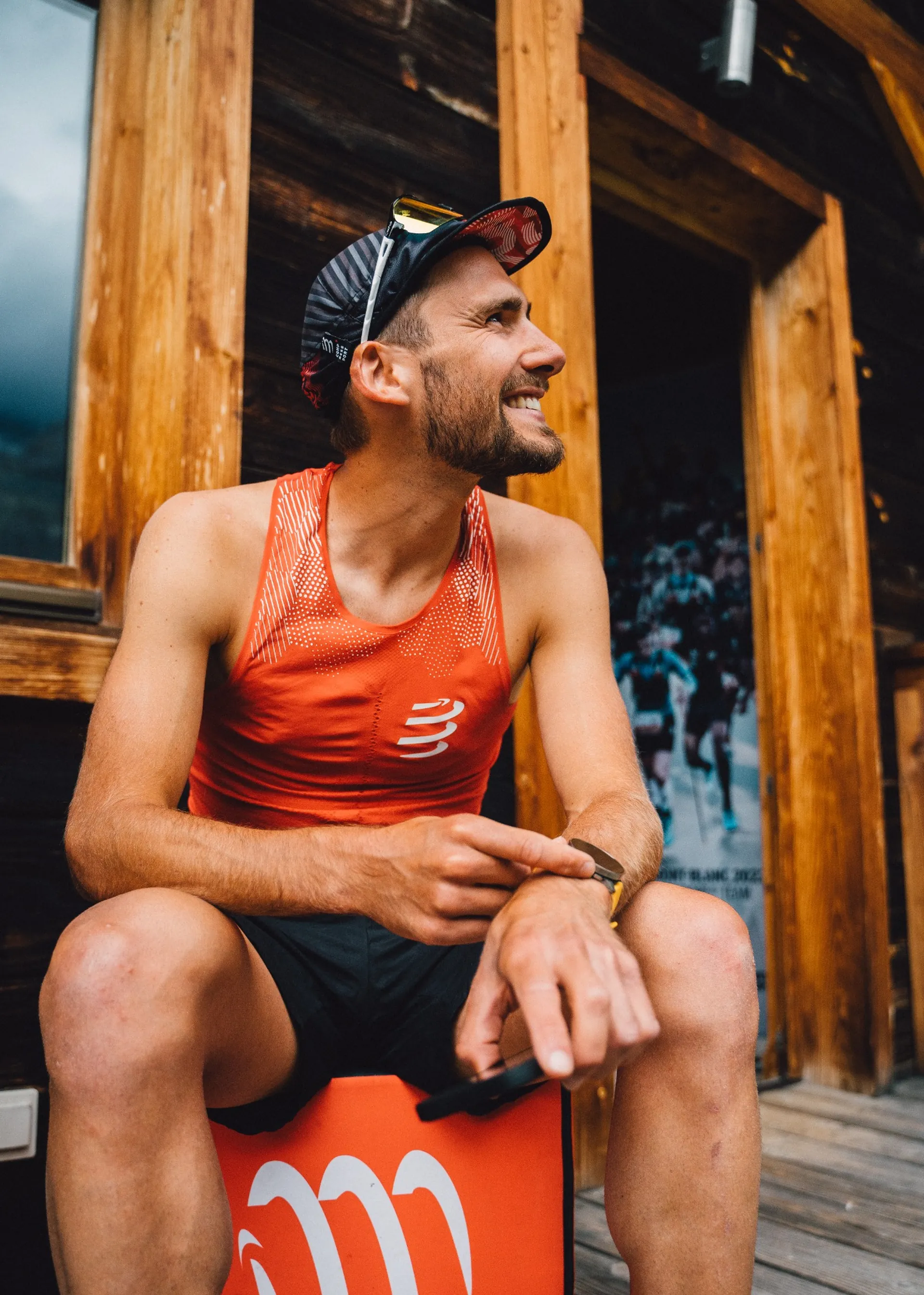 Athlète profitant d’une récupération après l’effort dans un cadre montagneux, pendant le Suunto Tour géré par Outdoor Perspectives.