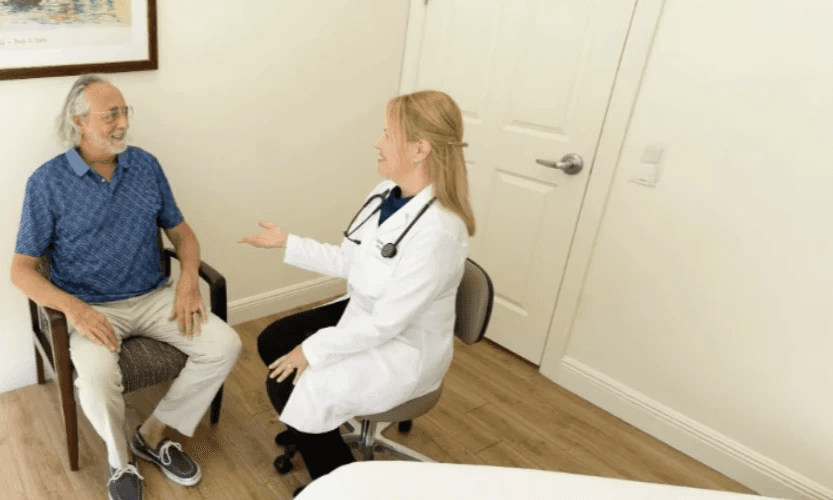 Dr. Migdalia Merida meeting with a concierge medicine member at Harper Health Sarasota.