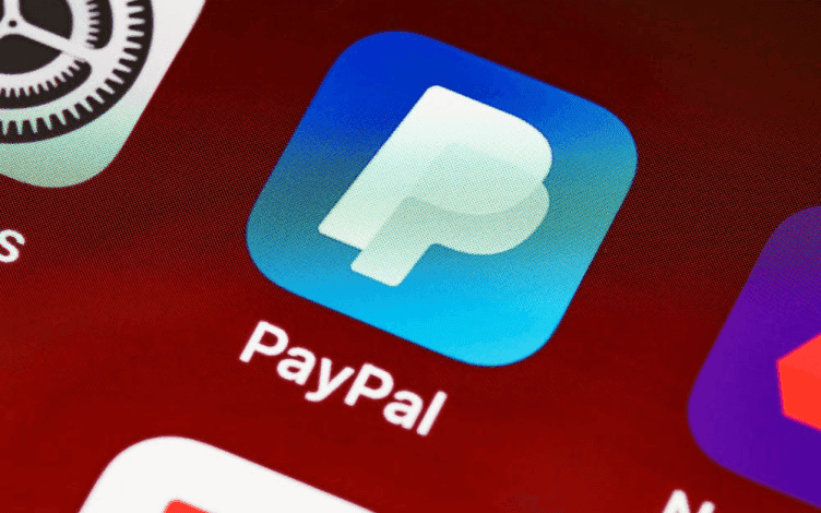 mobile showing paypal mobile app for dropshipping payouts