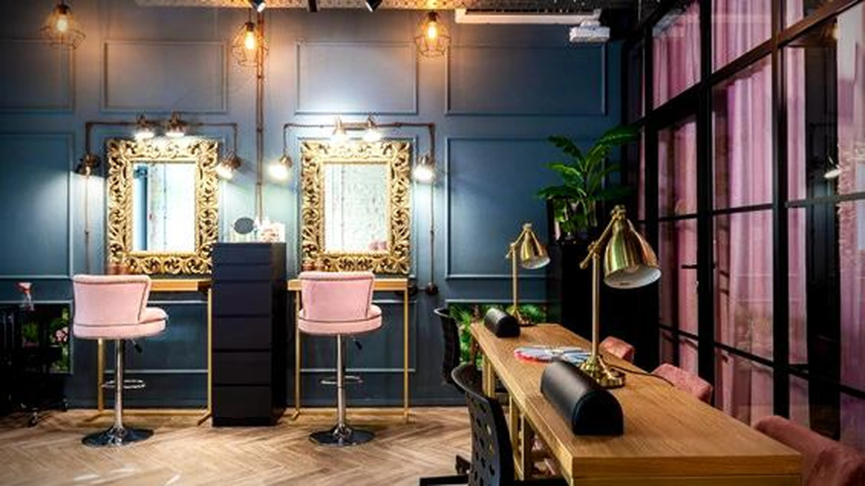 Chambre — vue d’ensemble avec tapis moelleux.