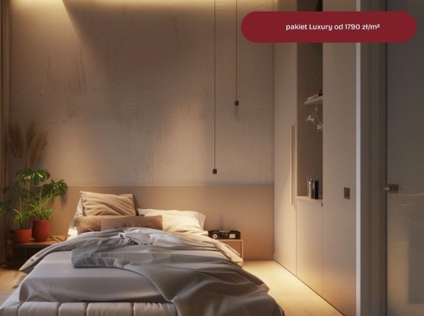 Przytulna sypialnia z niskim łóżkiem, delikatnym oświetleniem i roślinami