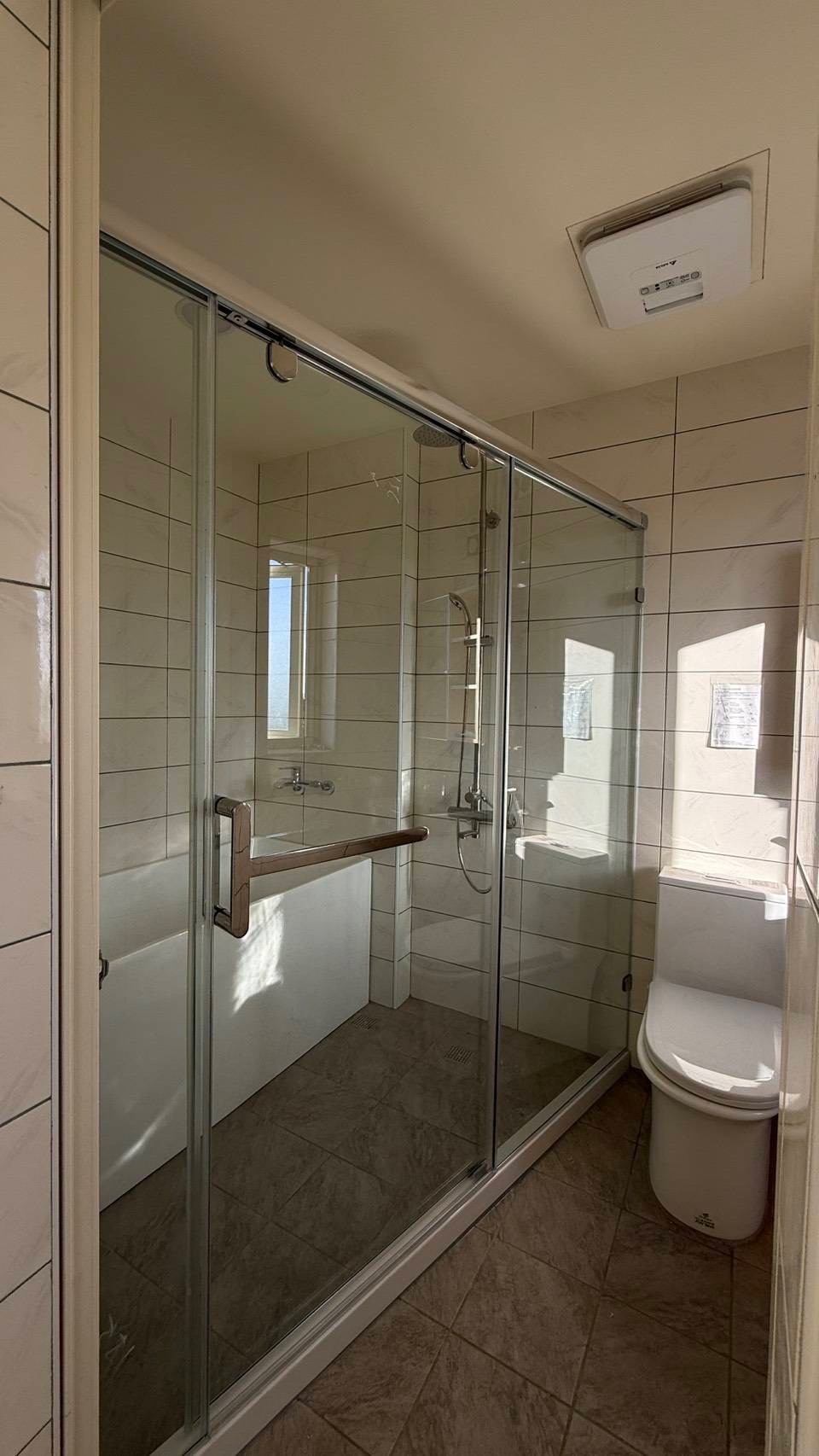 一字三片式T 型手把無框淋浴門