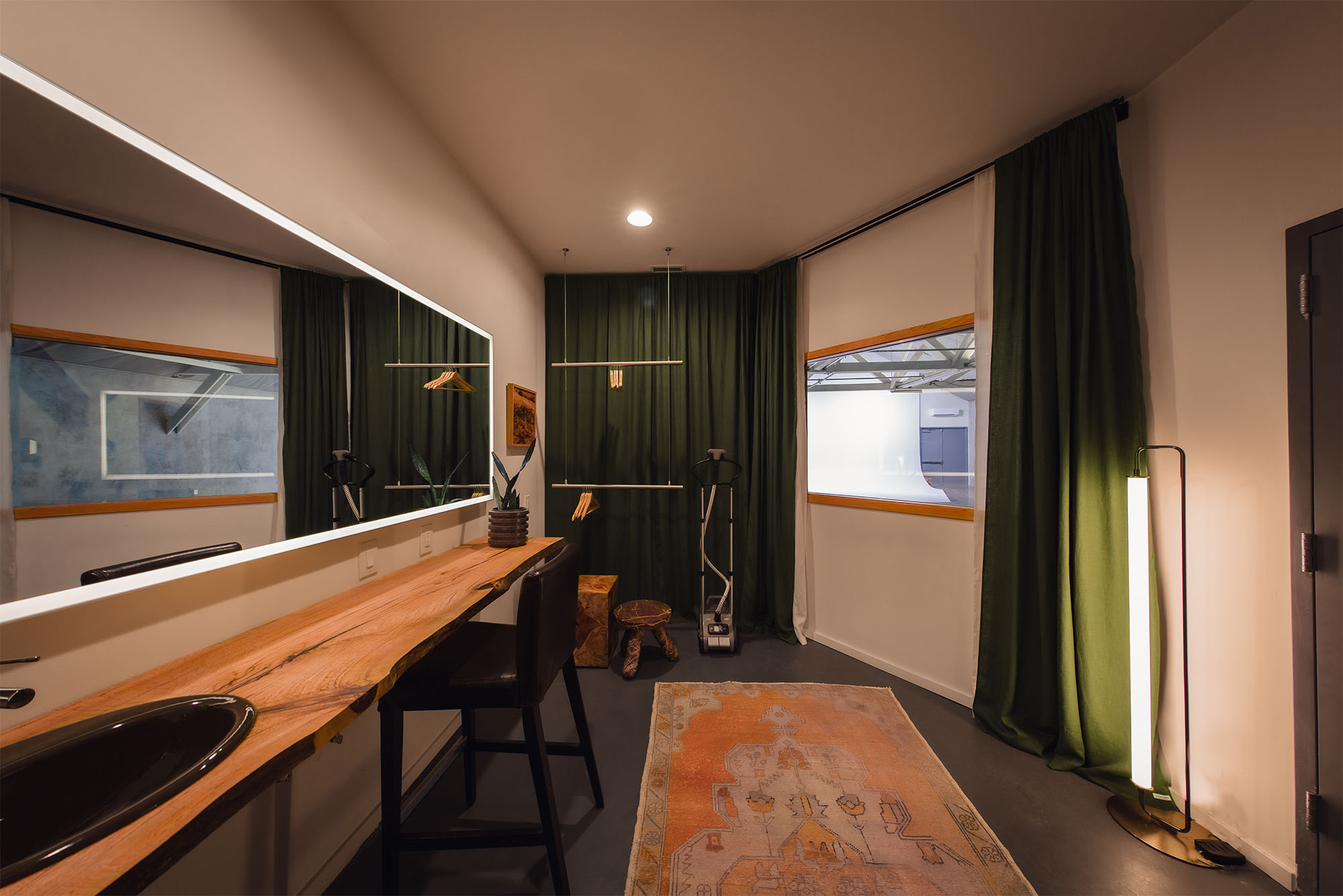 A wide photo of the greenroom at Particle Studio in Seattle WA.