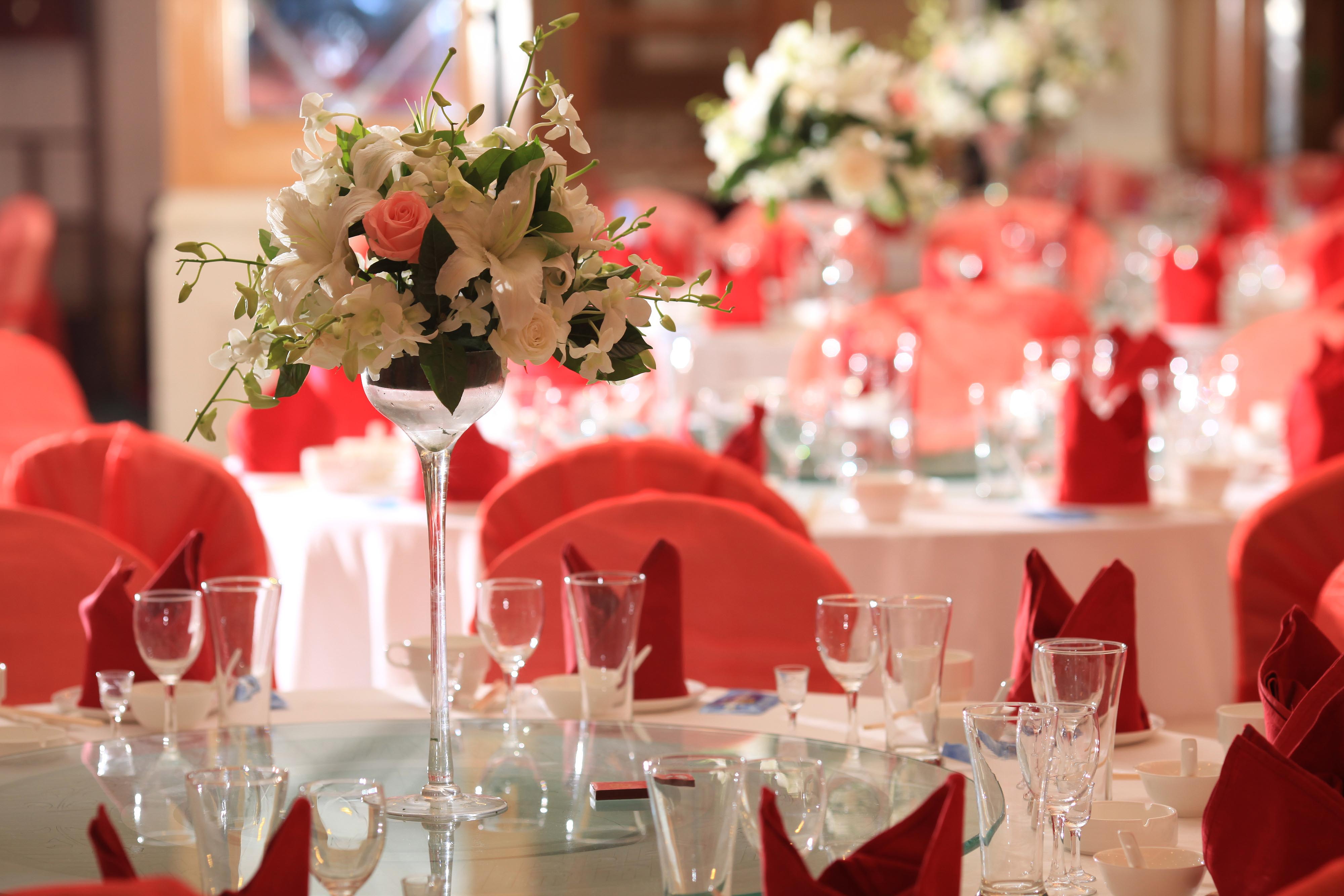 香港中小型企業開幕剪綵儀式現場，提供精緻商務酒會小食及紅酒統籌，適合周年晚宴與品牌發佈會。