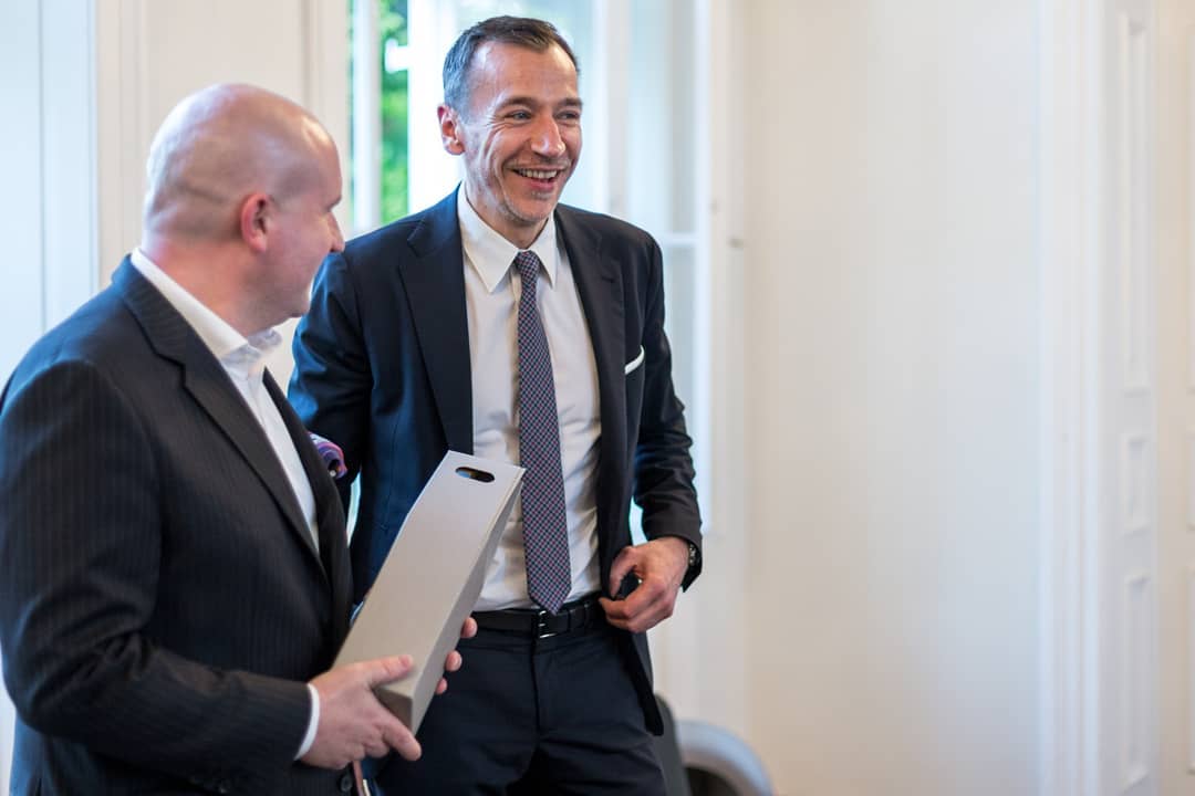 Dr. Florian Koschat, the CEO of Pallas Capital Advisory AG, together with the LBS Executive Director Alexander Zirkler