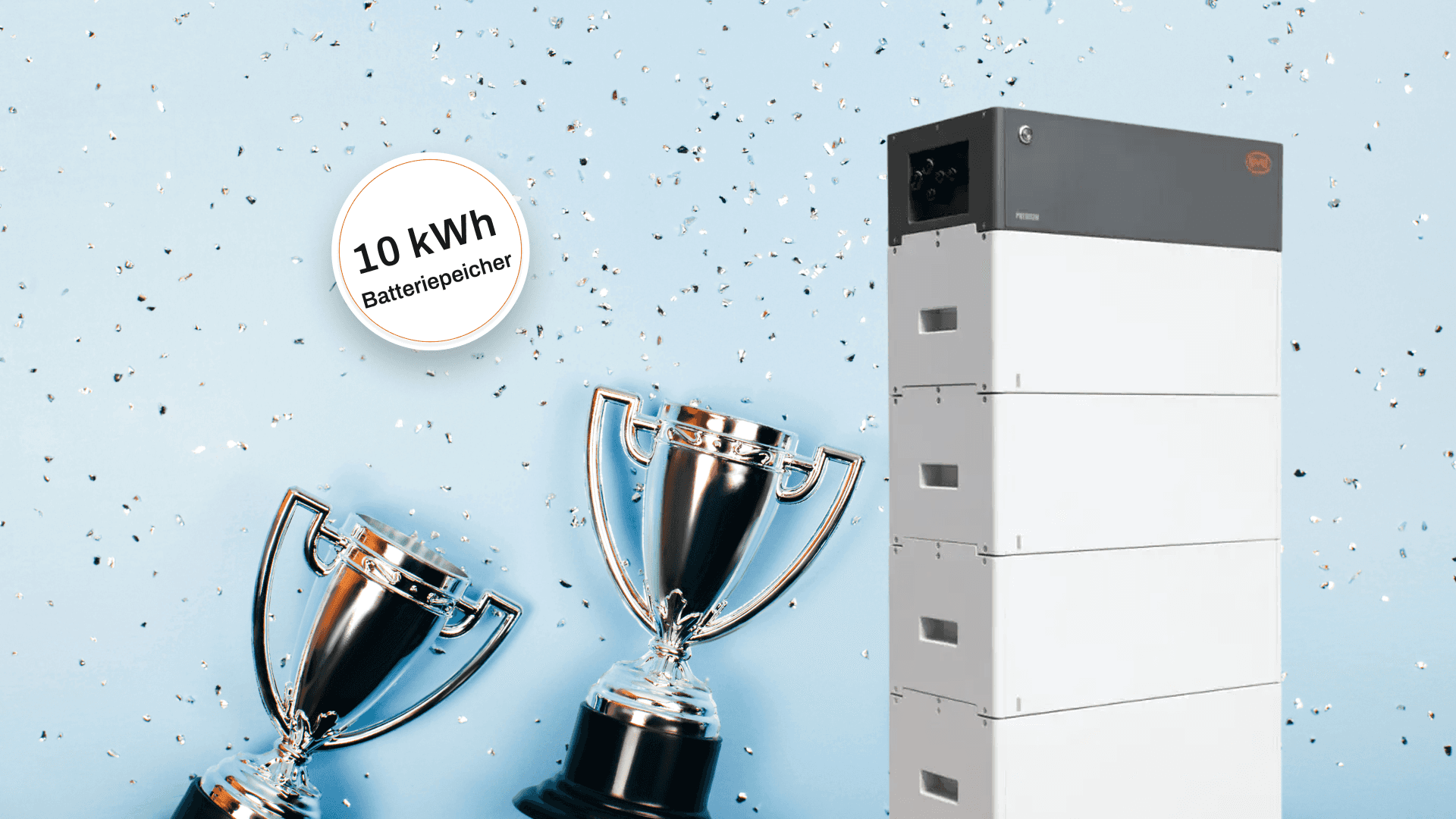 Eine Testsieger Speicherbatterien auf einem Podium auf hellblauem Hintergrund. Es wird der Batteriespeicher 10 kWh Testsieger ermittelt.