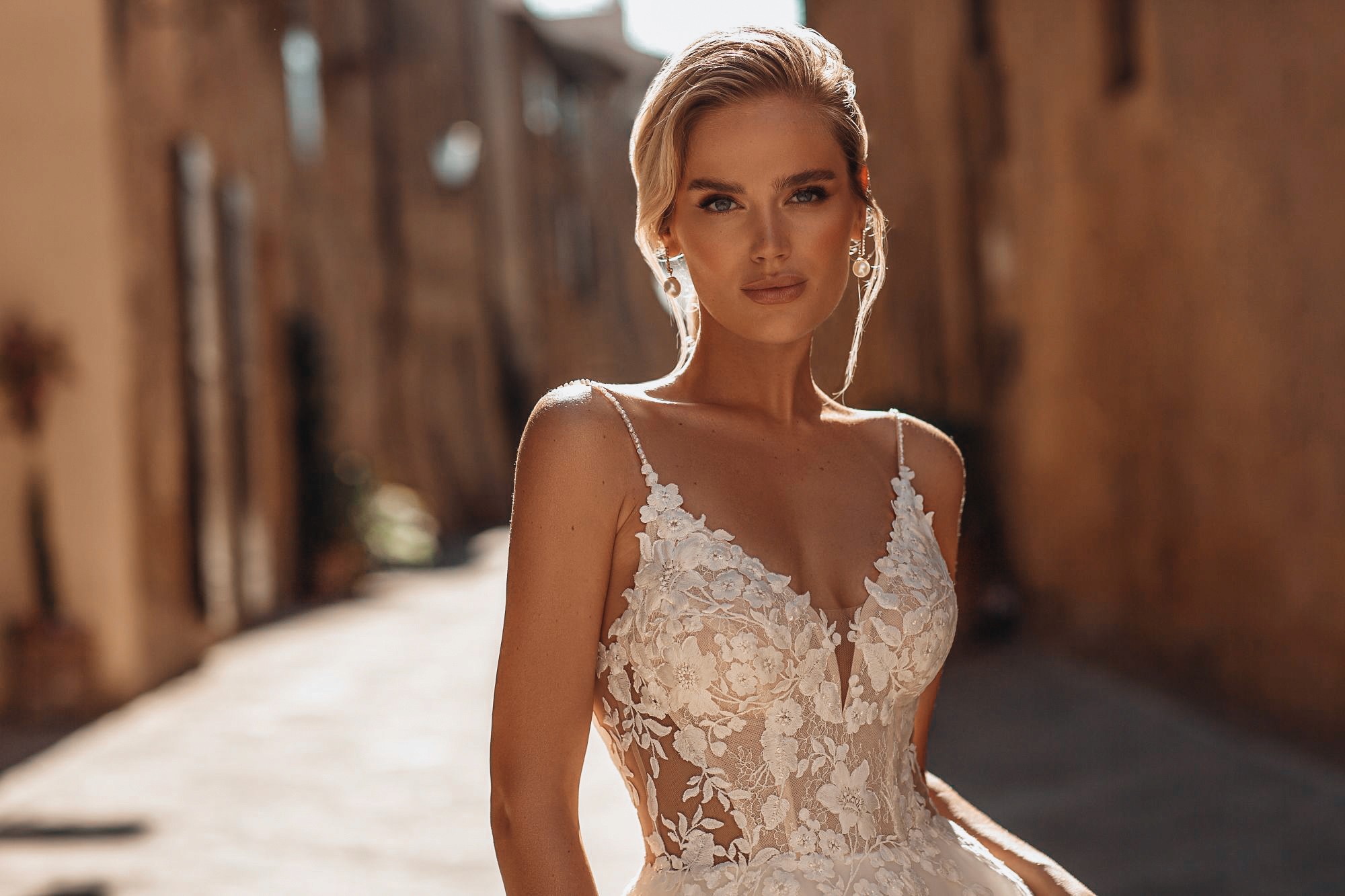 A-Linien Hochzeitskleid mit floraler Spitze