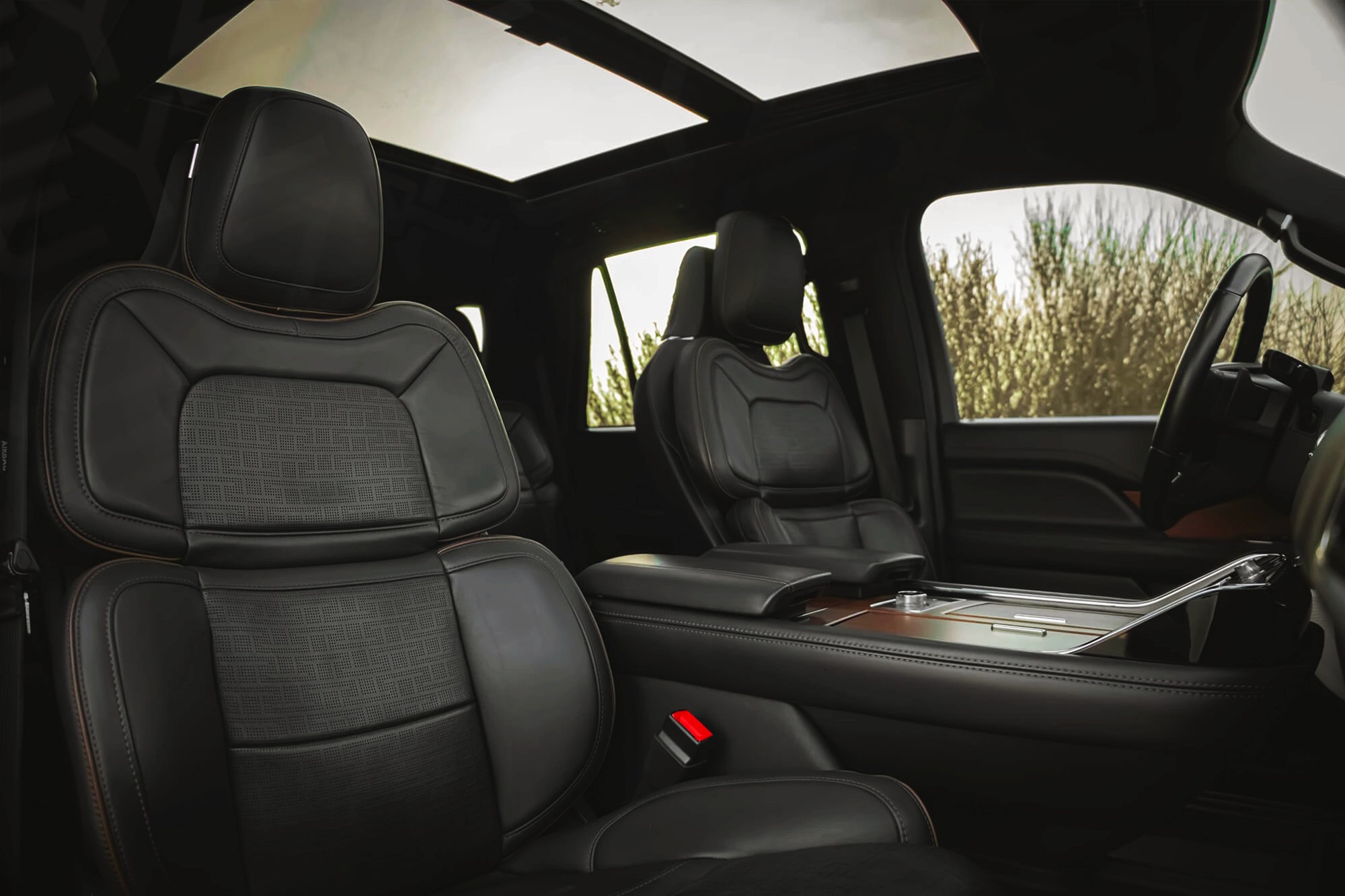 Sièges Lincoln Navigator Gris – Location Voiture de luxe à Dubaï | Keyz Rent