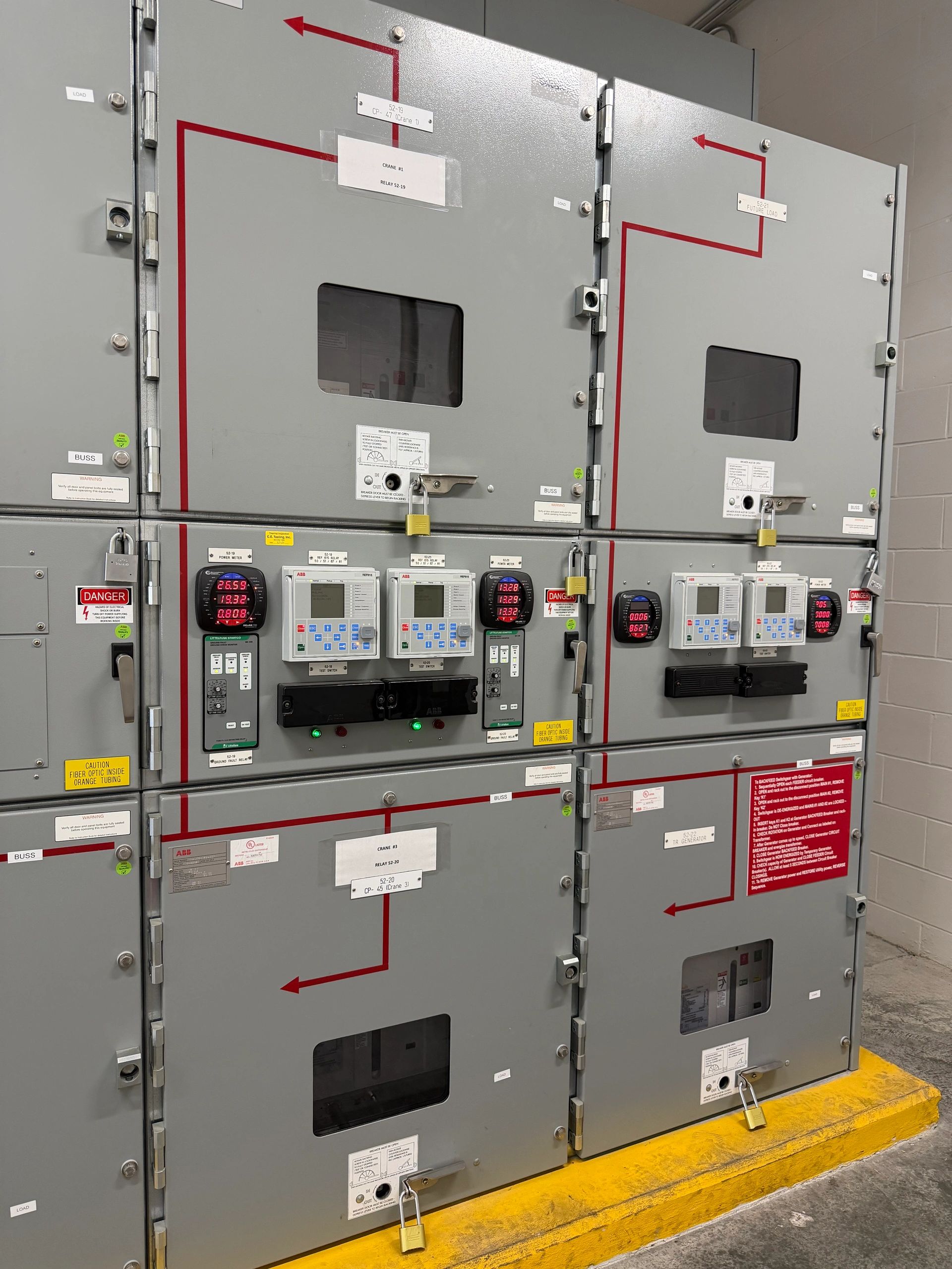 Medium-voltage switchgear with multifunction protective relays