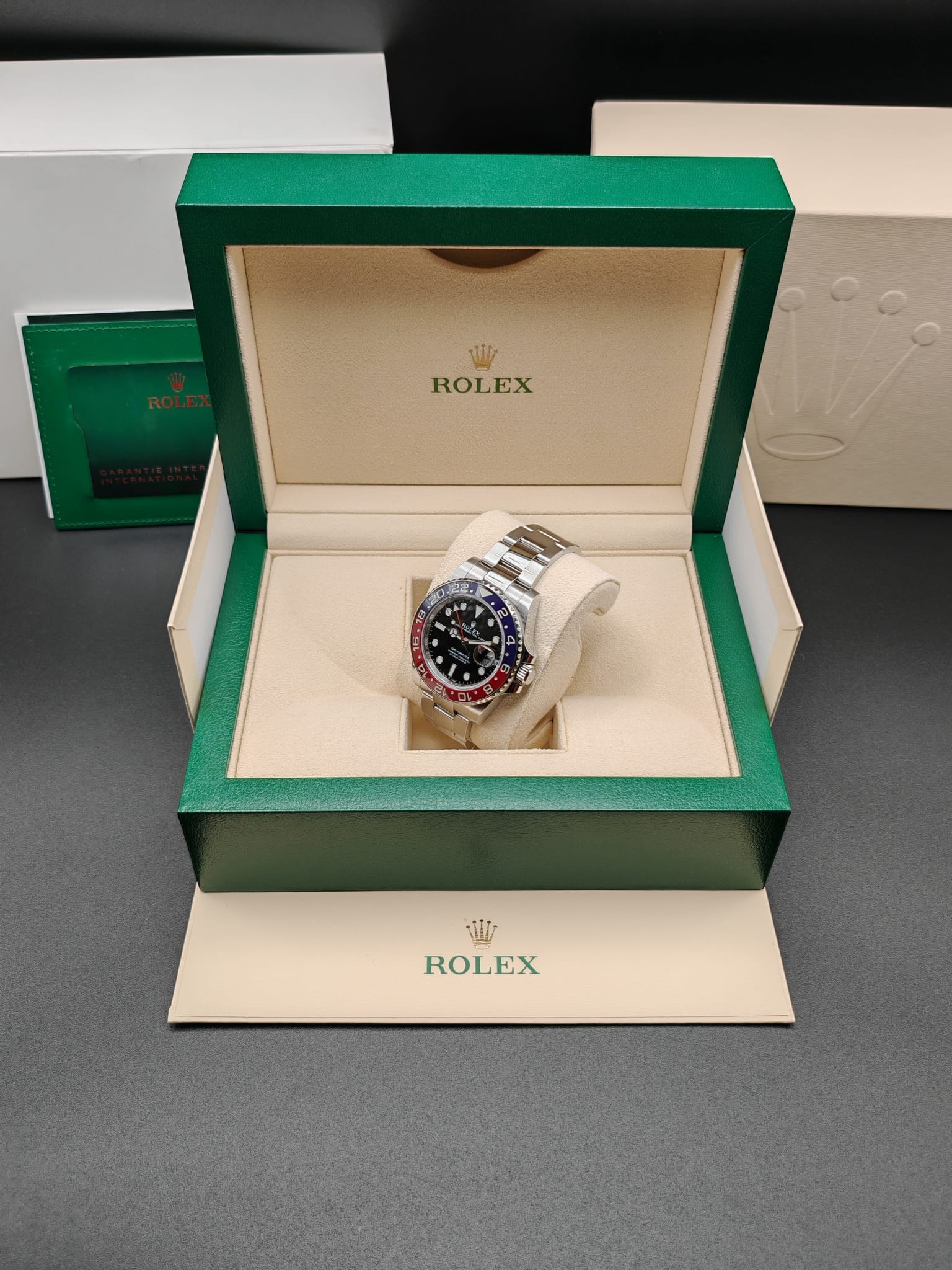 Submariner Date, Oyster, 41 mm, oro giallo, Quadrante : Nero, Rolex