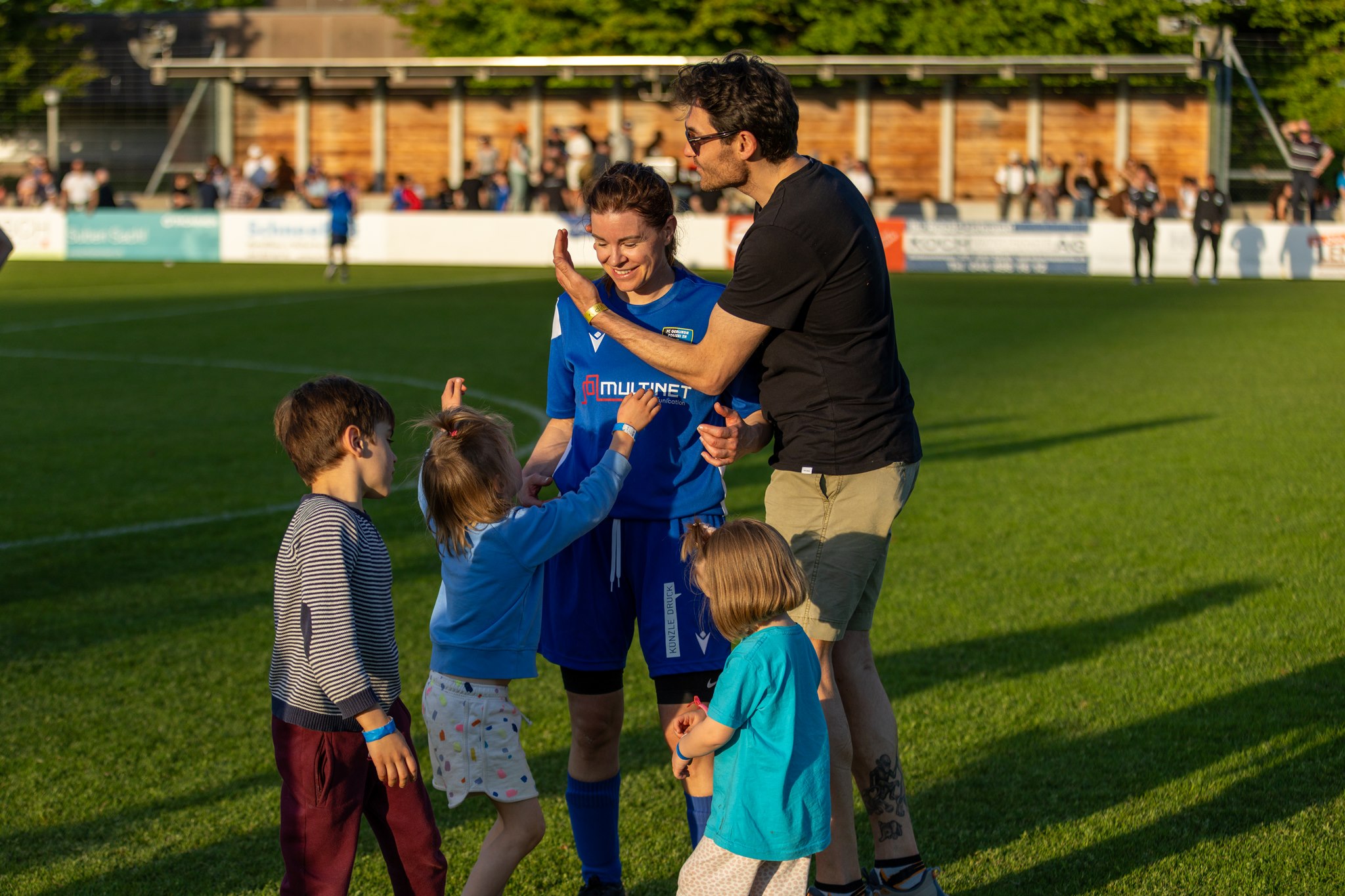 FC Oerlikon/Polizei player celebrating with family after Sponsorenfestival 2026 match