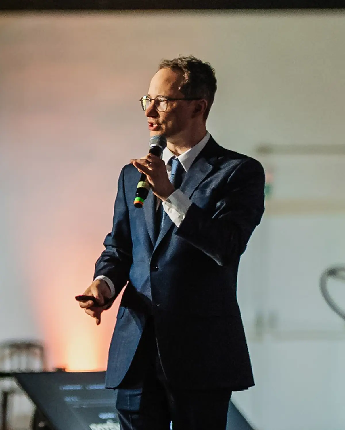 Dr. Luiz Carlos palestrando