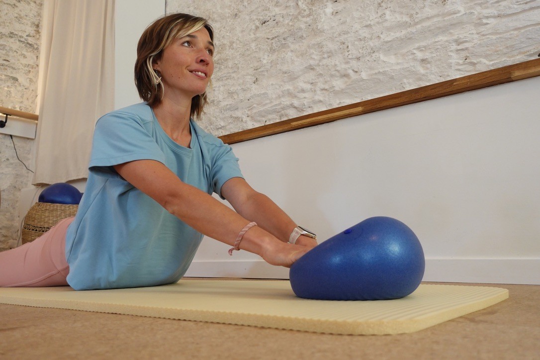 Découvrez les bienfaits du Reformer en Pilates à Rezé. Séances encadrées en individuel, studio à Trentemoult, proche transports.
