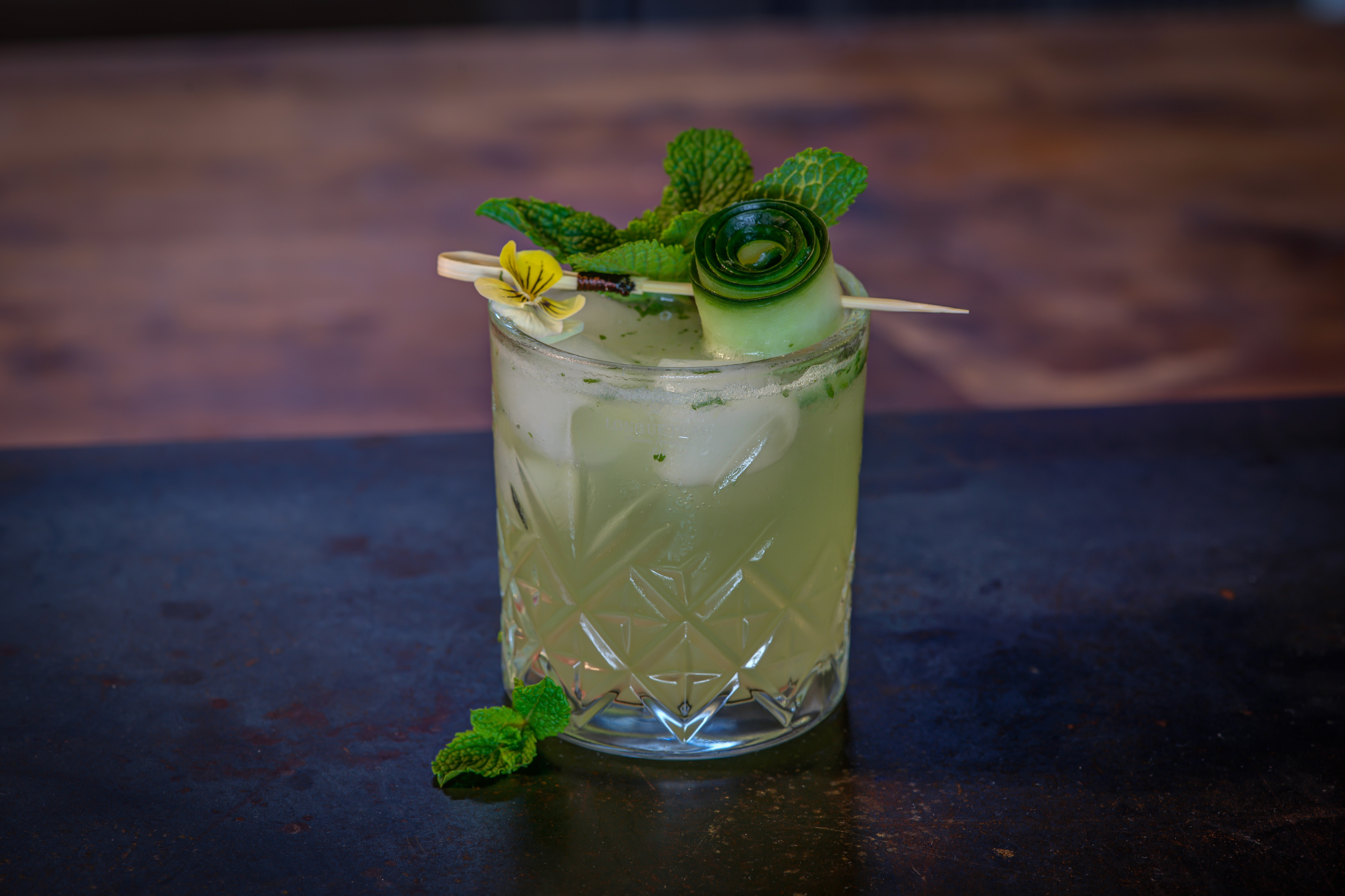 Mocktail comcombre eau pétillant