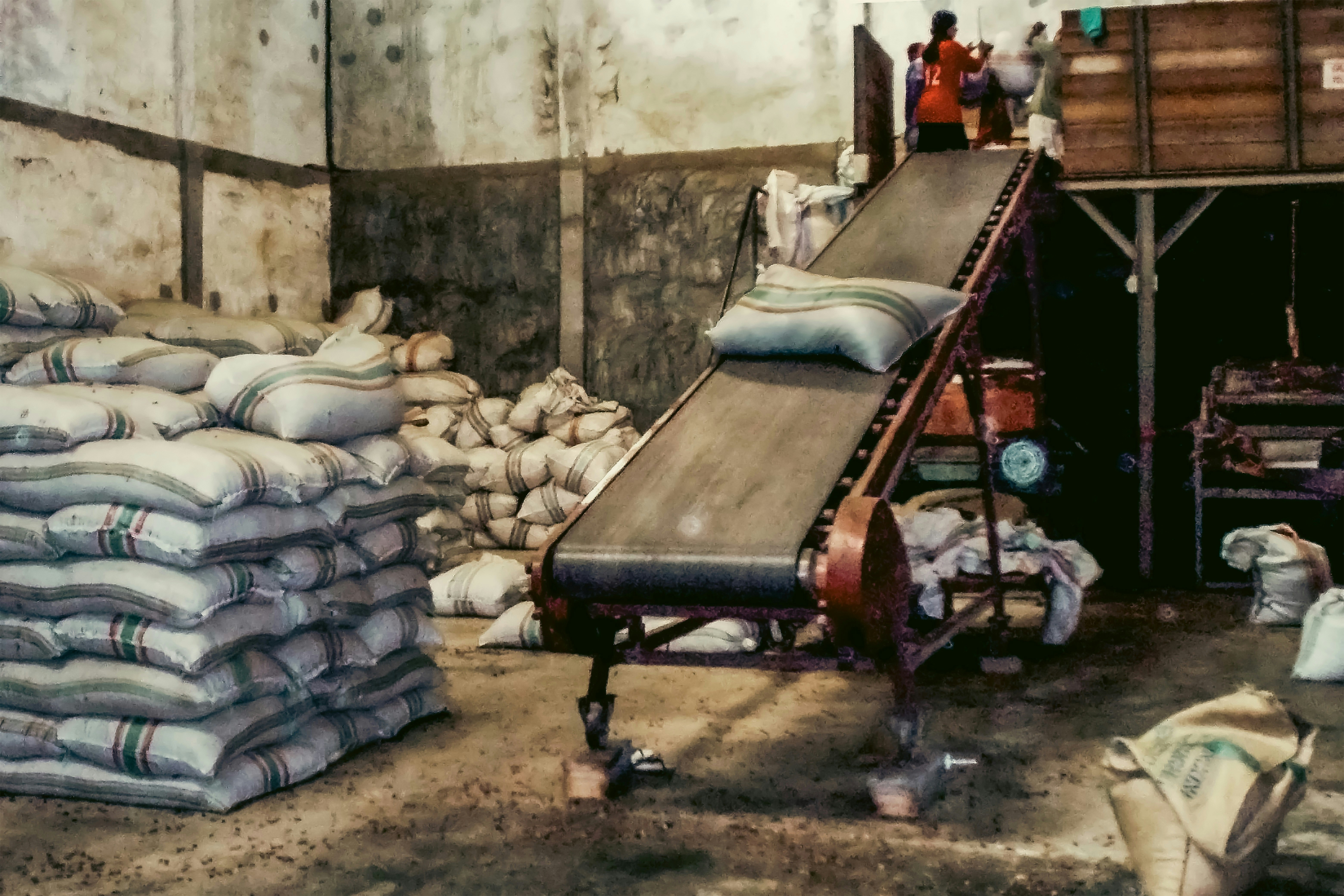 a conveyor belt in a warehouse filled with bags