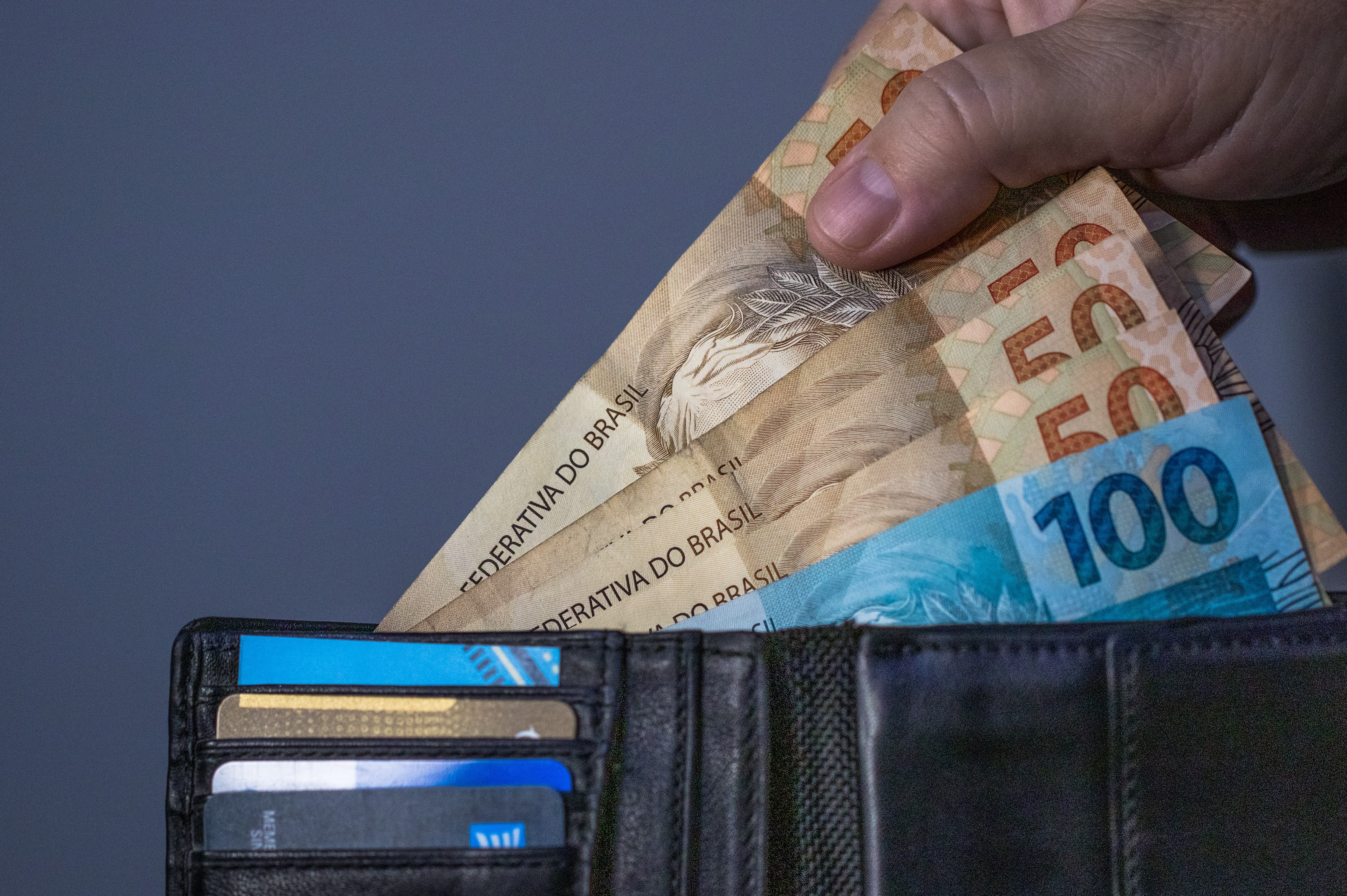 Carteira-com-dinheiro
