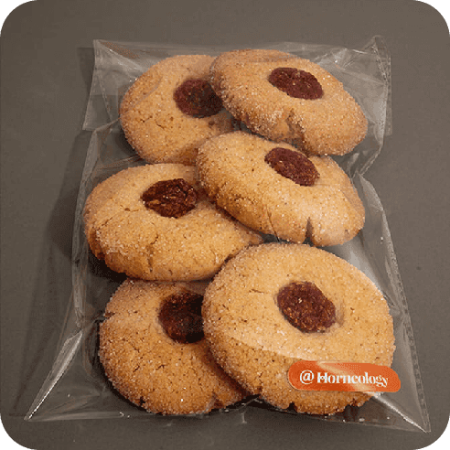 Empaque grande con 24 galletas Punto Rojo artesanales de Horneology.