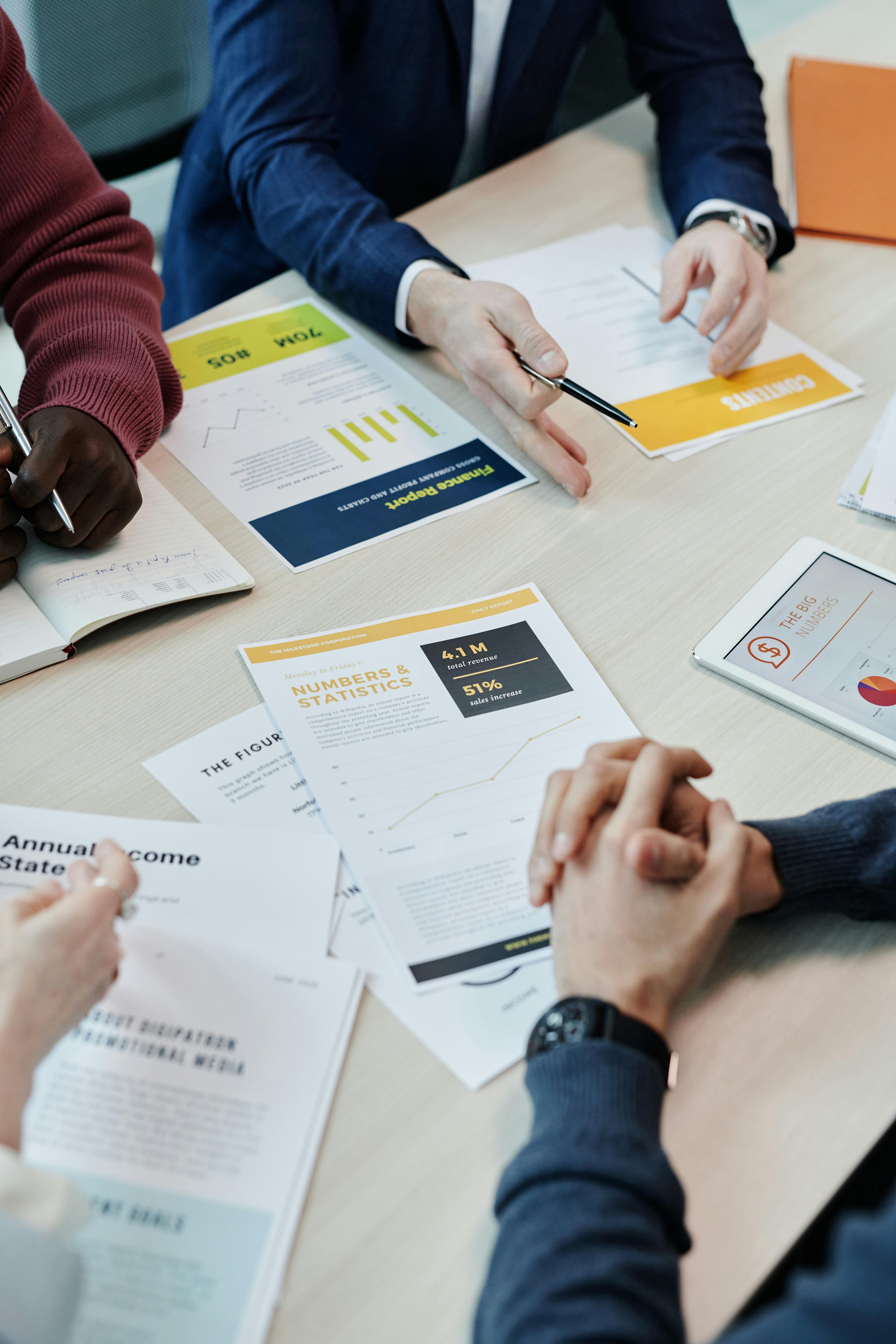 Women in suit smiling gesture